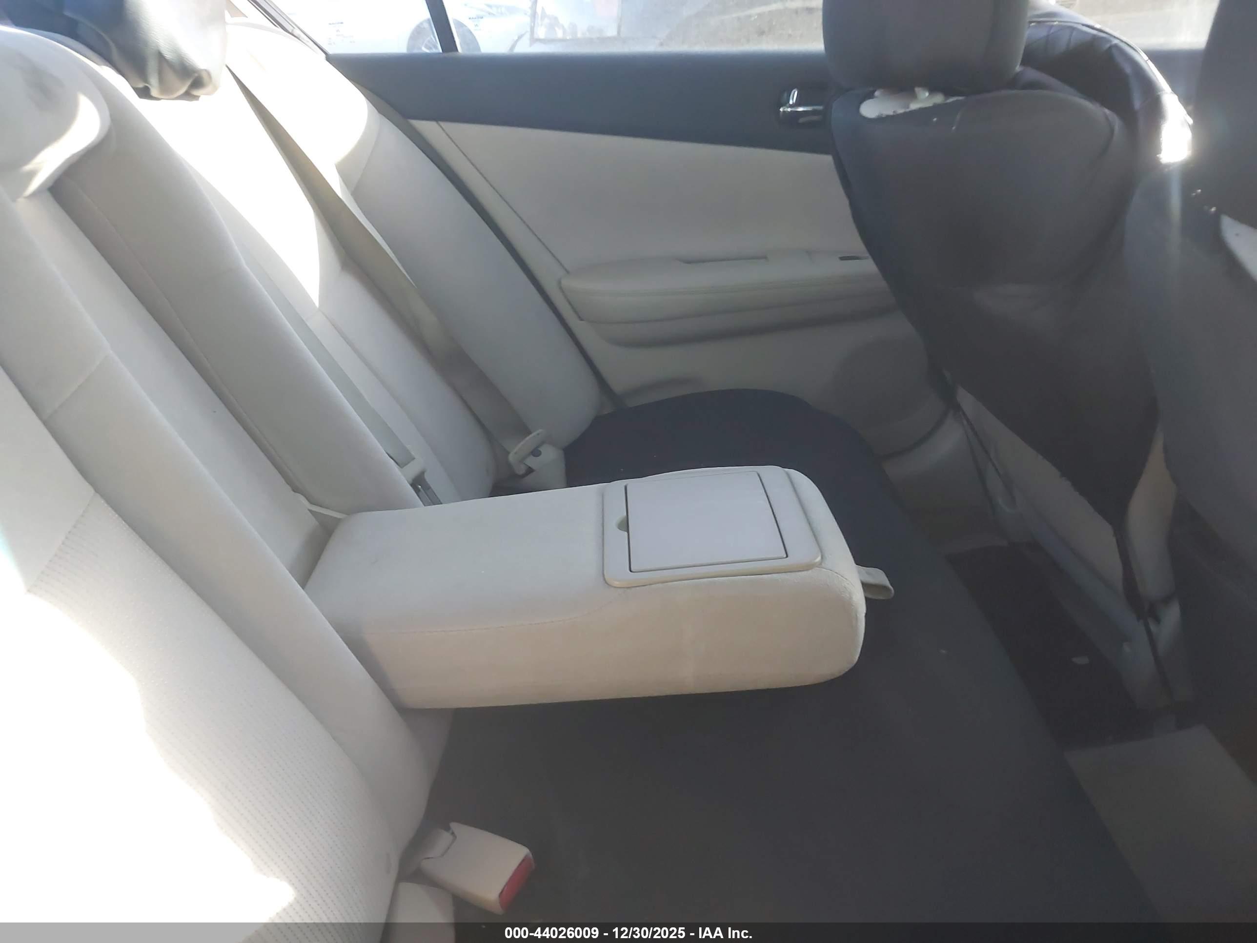 NISSAN MAXIMA image 8