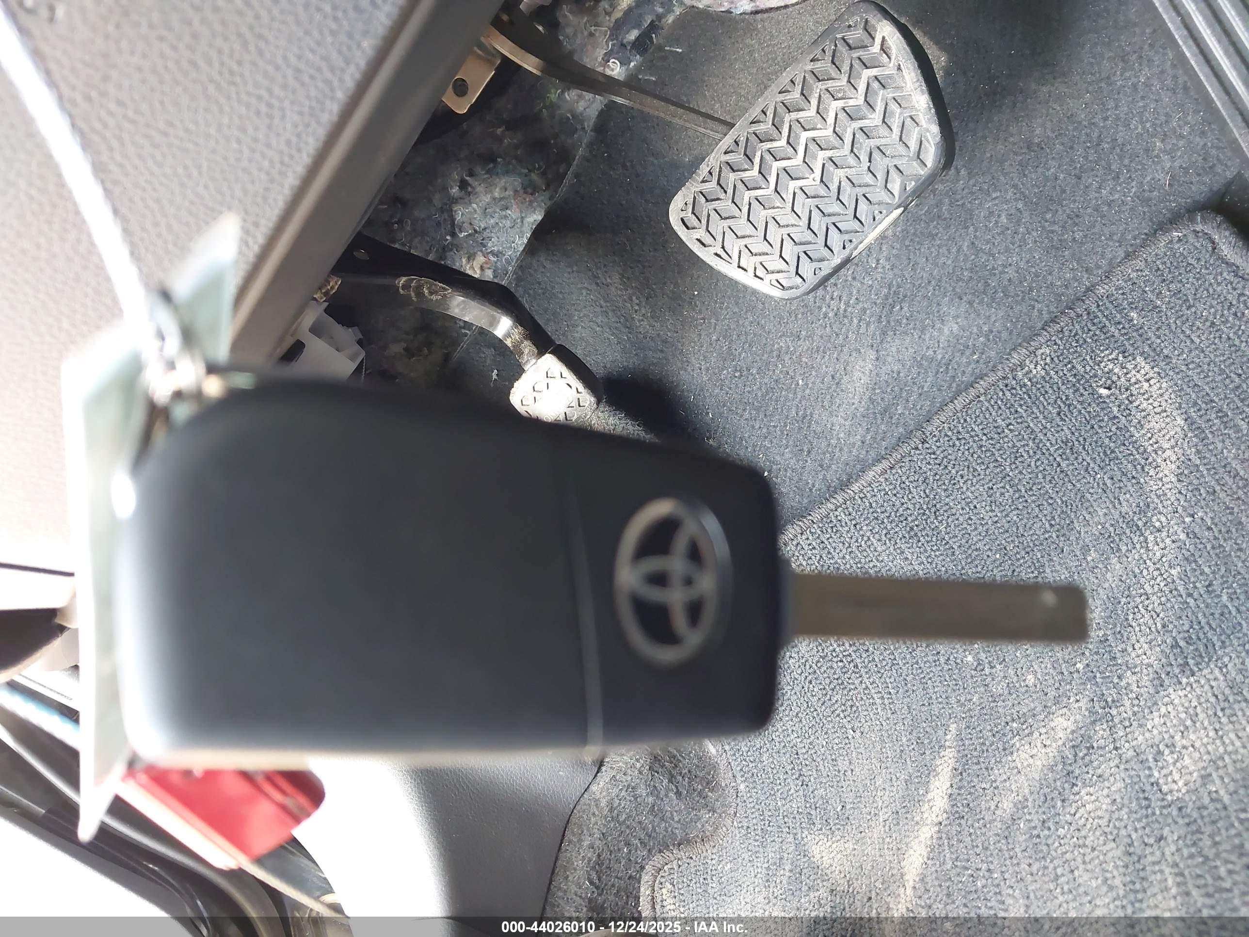 TOYOTA CAMRY image 11
