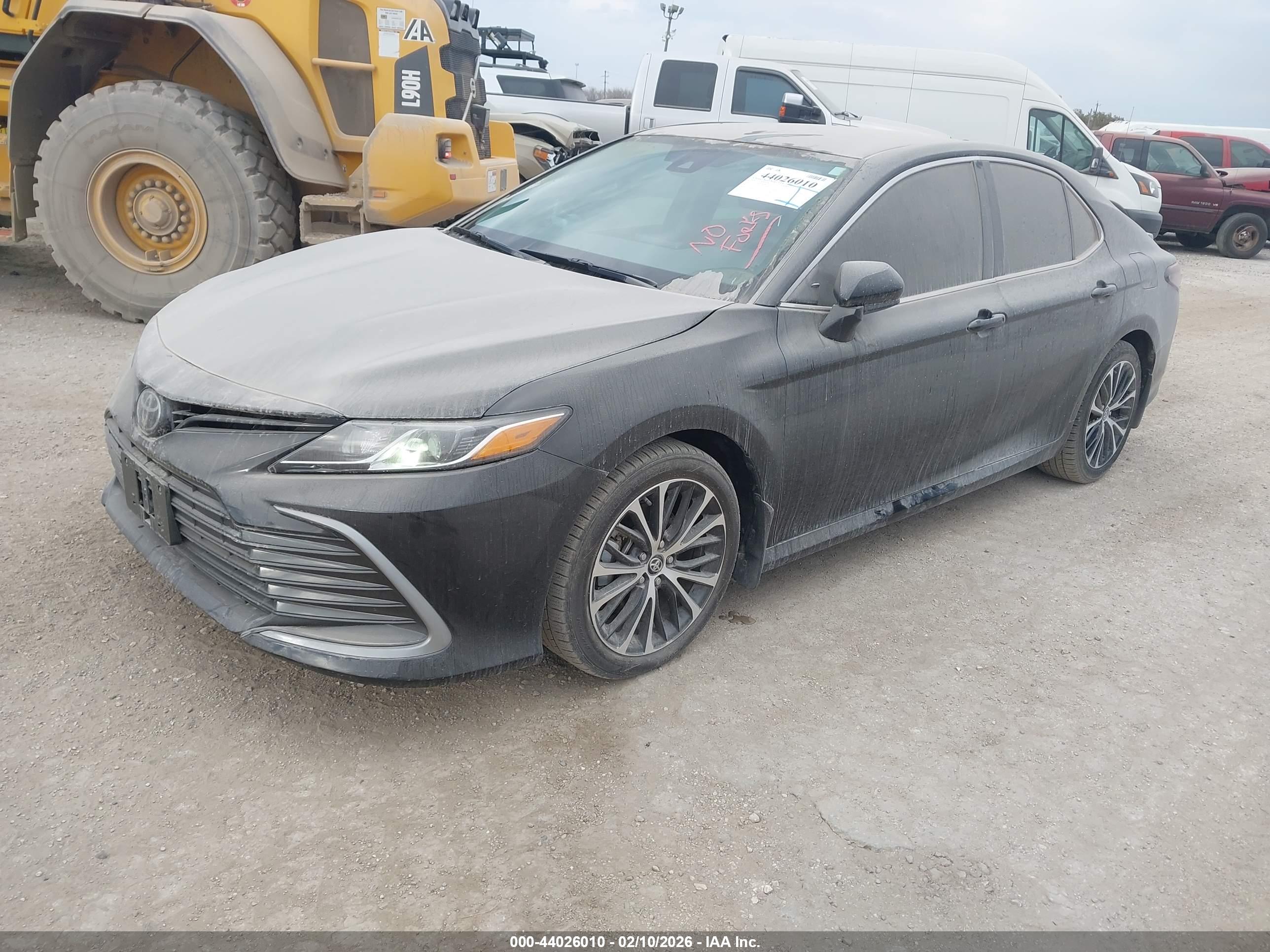TOYOTA CAMRY image 2
