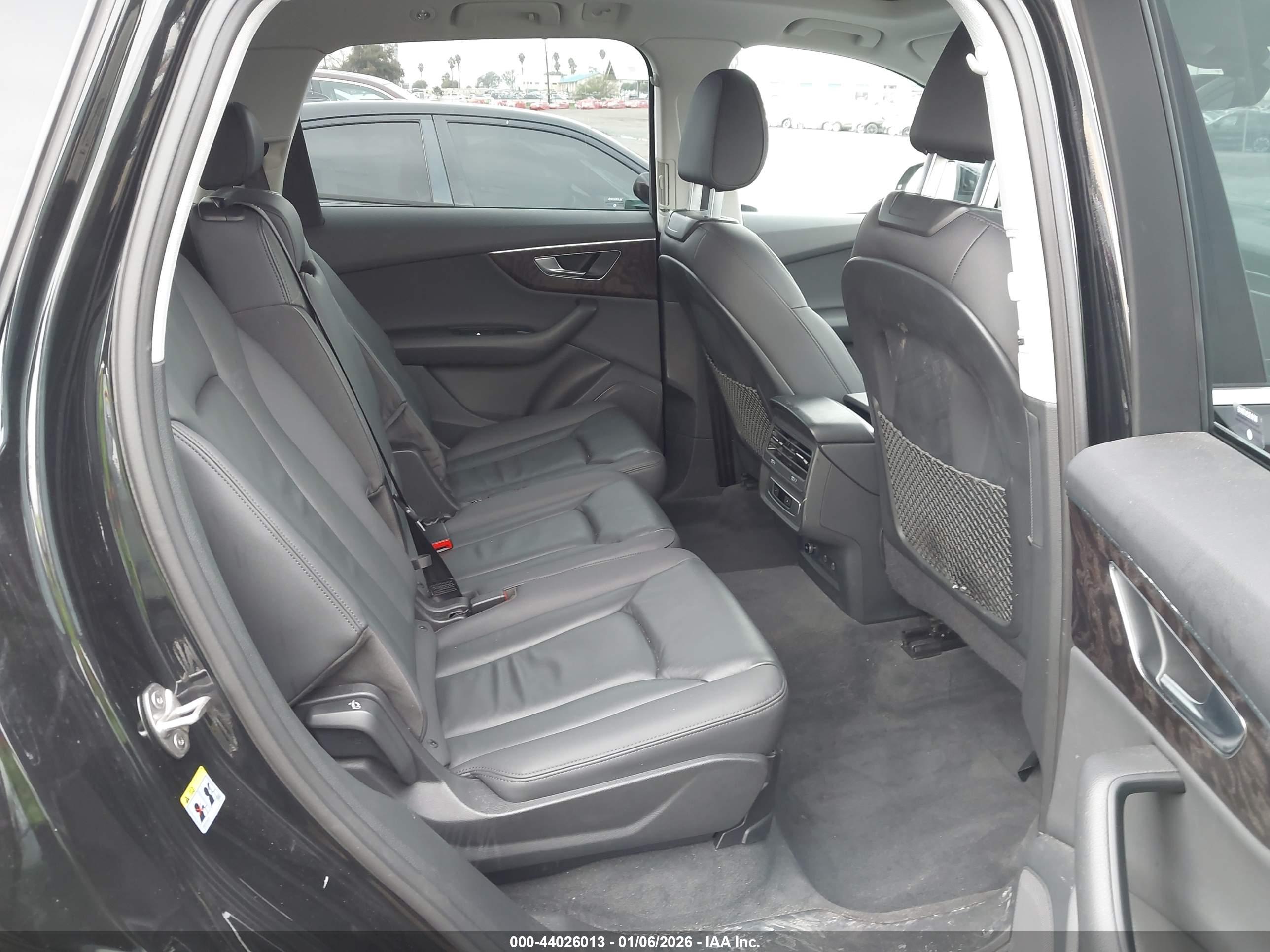 AUDI Q7 image 8