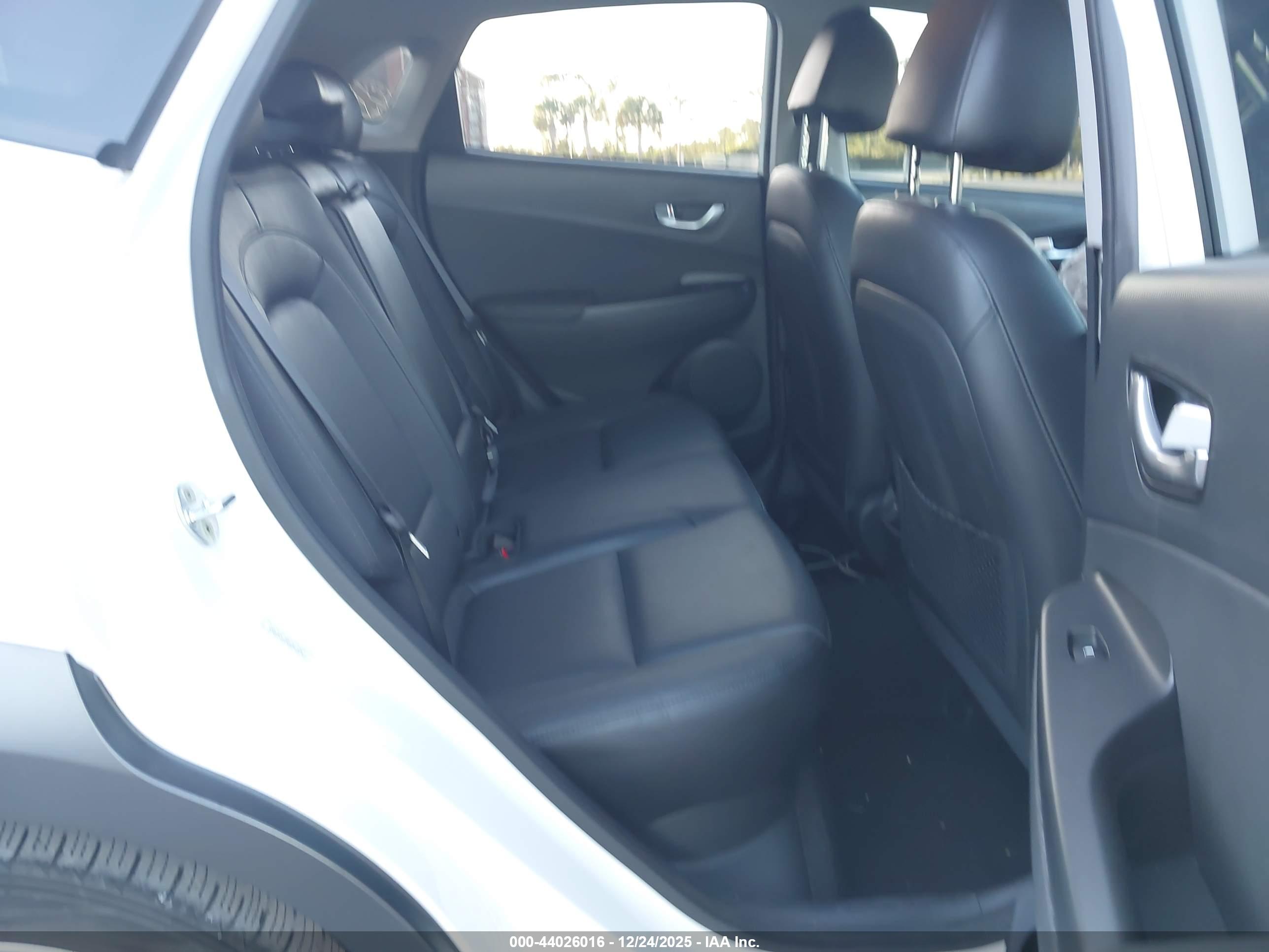 HYUNDAI KONA image 8