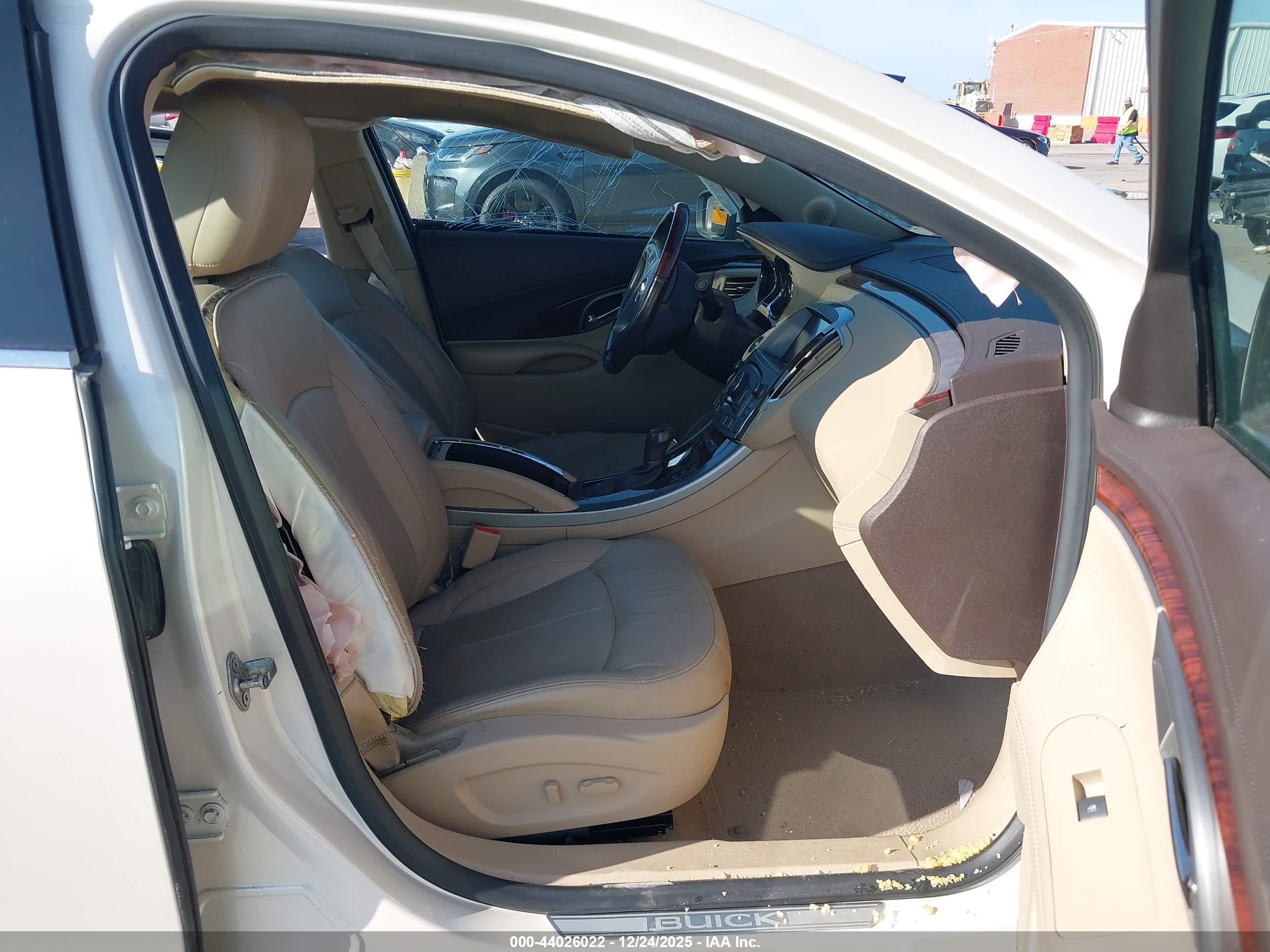 BUICK LACROSSE image 5
