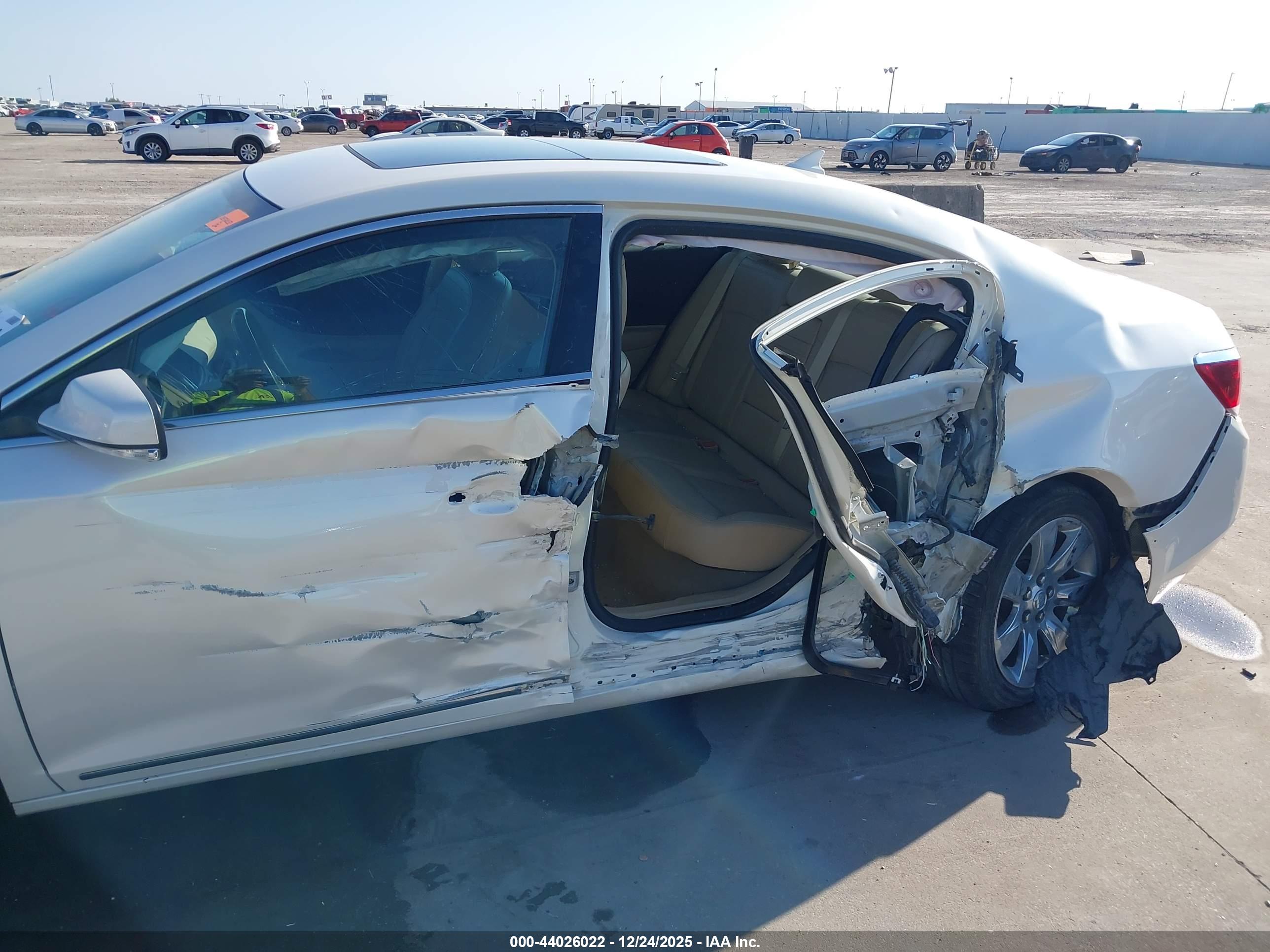 BUICK LACROSSE image 6