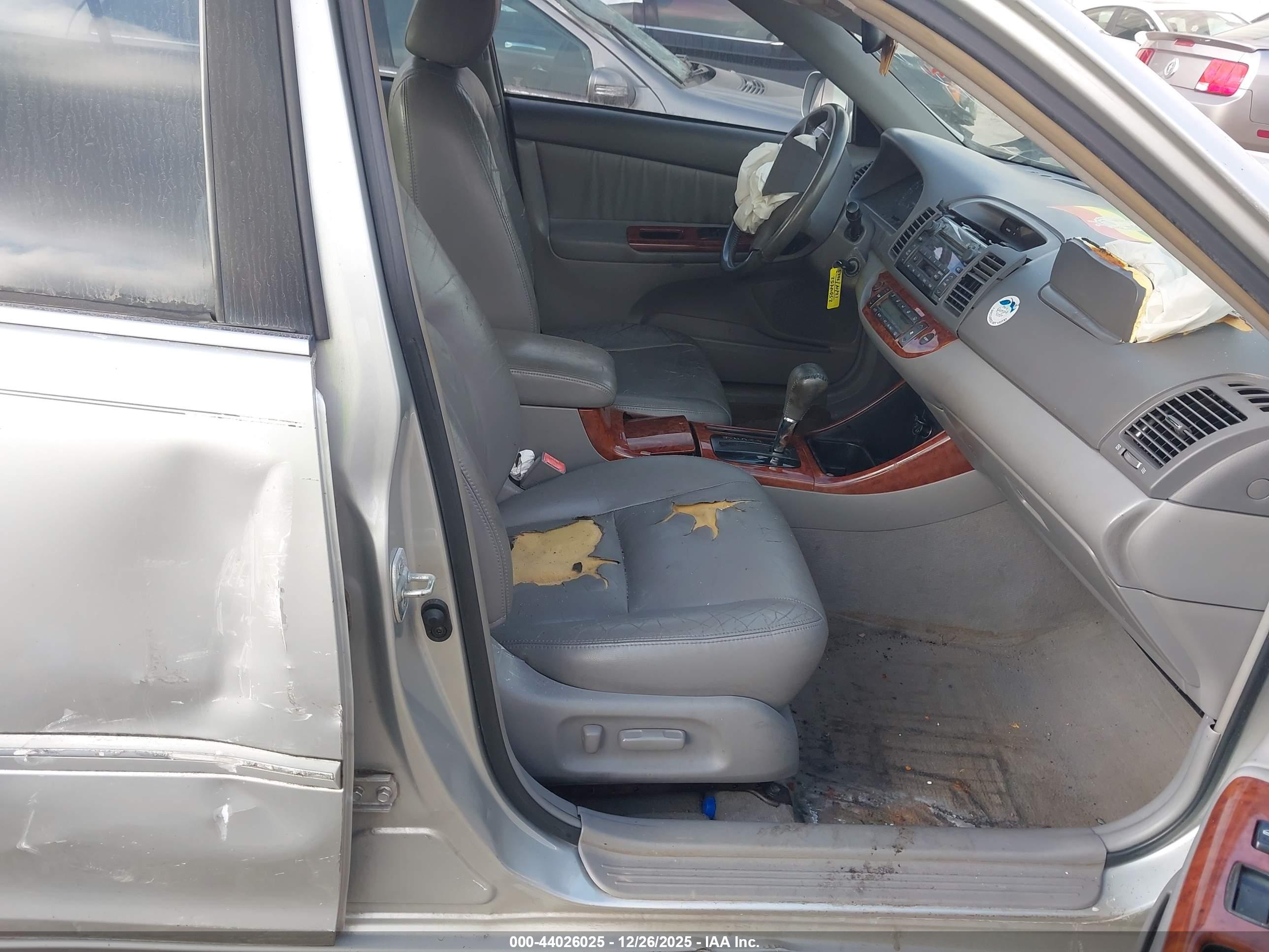 TOYOTA CAMRY image 5