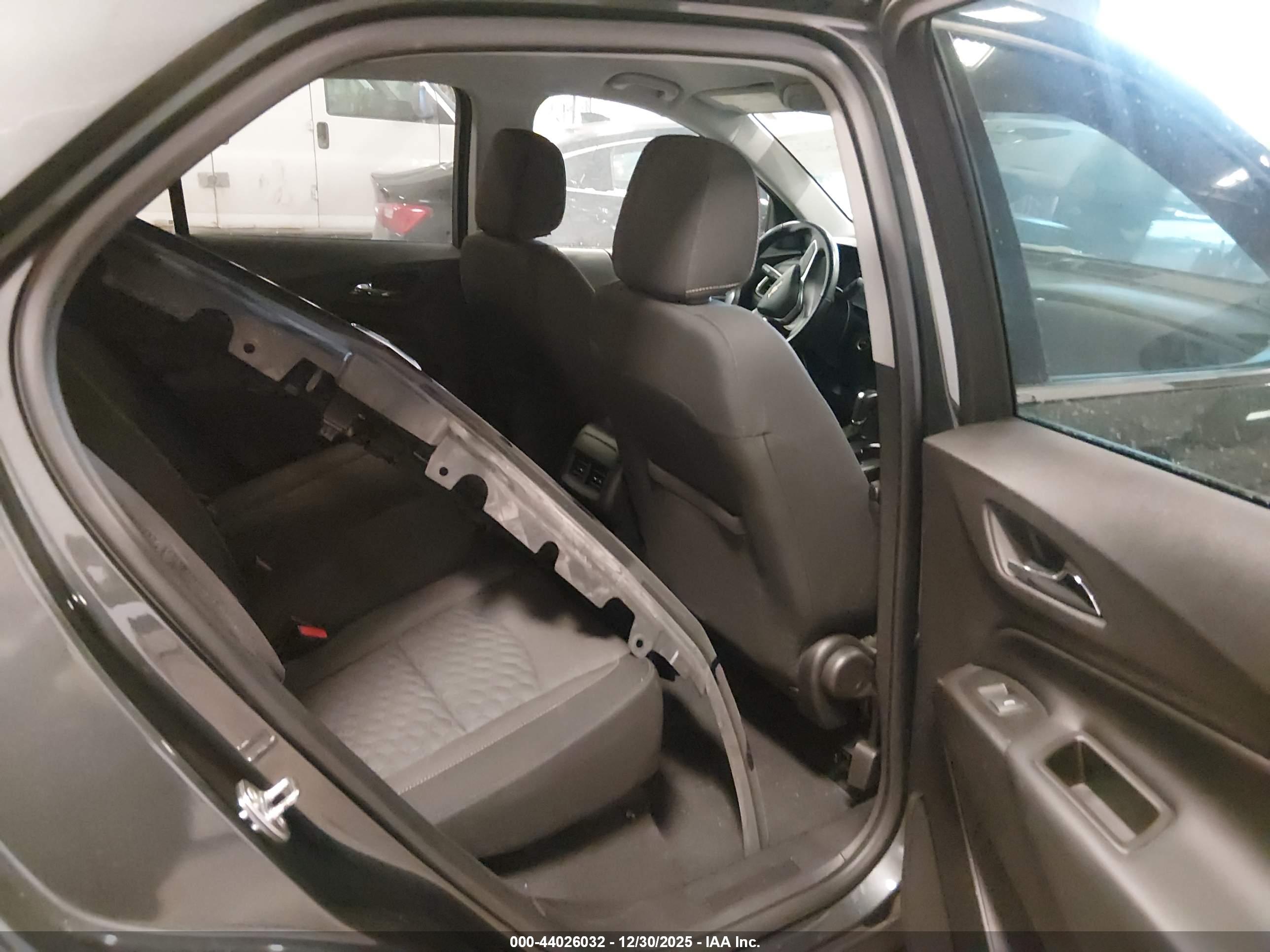 CHEVROLET EQUINOX image 8