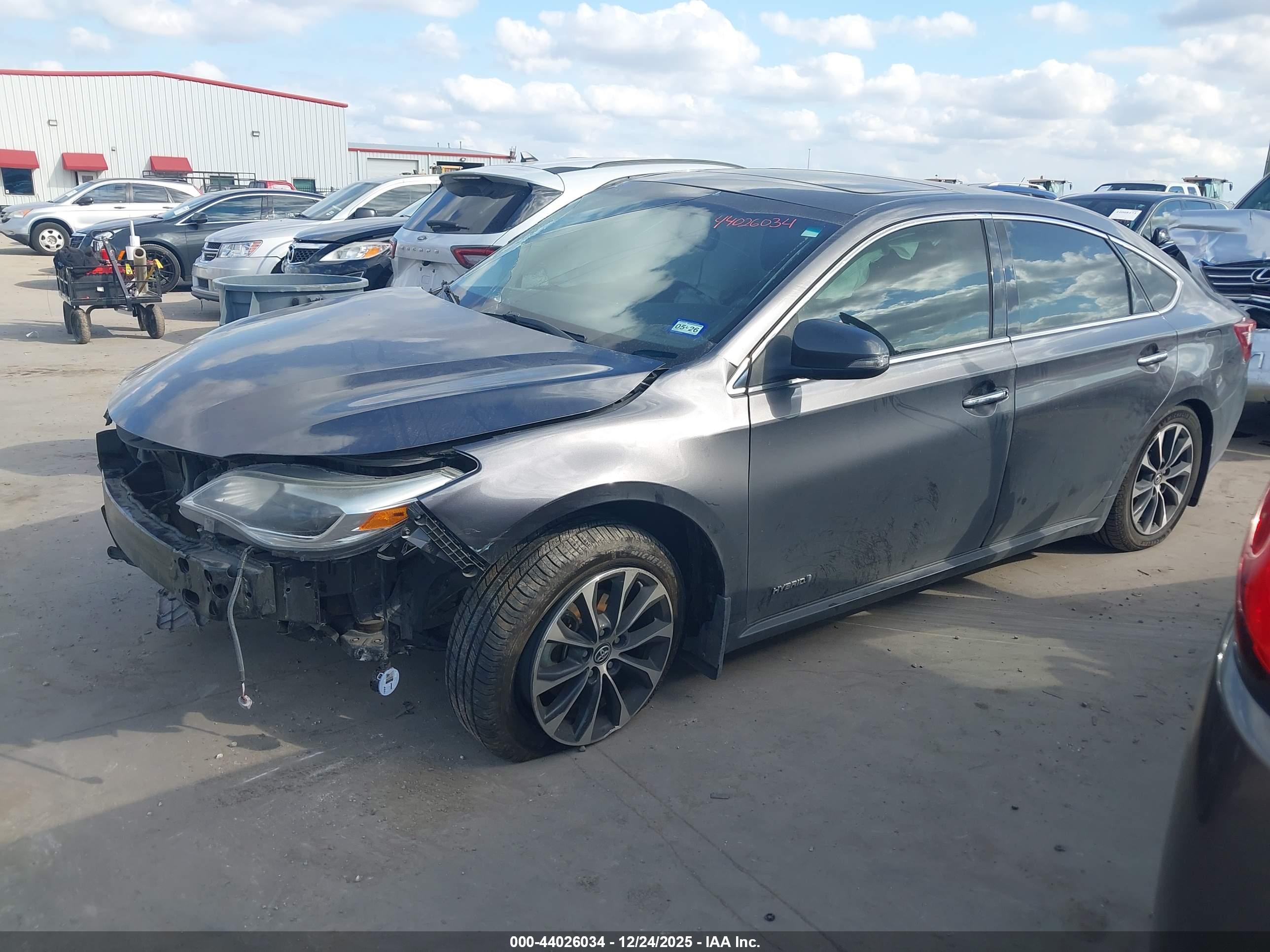 TOYOTA AVALON image 2