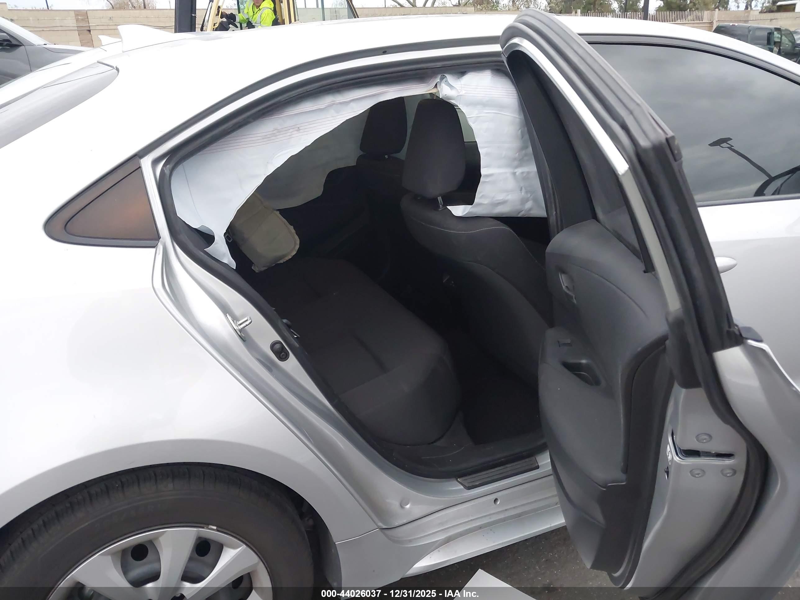 TOYOTA COROLLA image 8