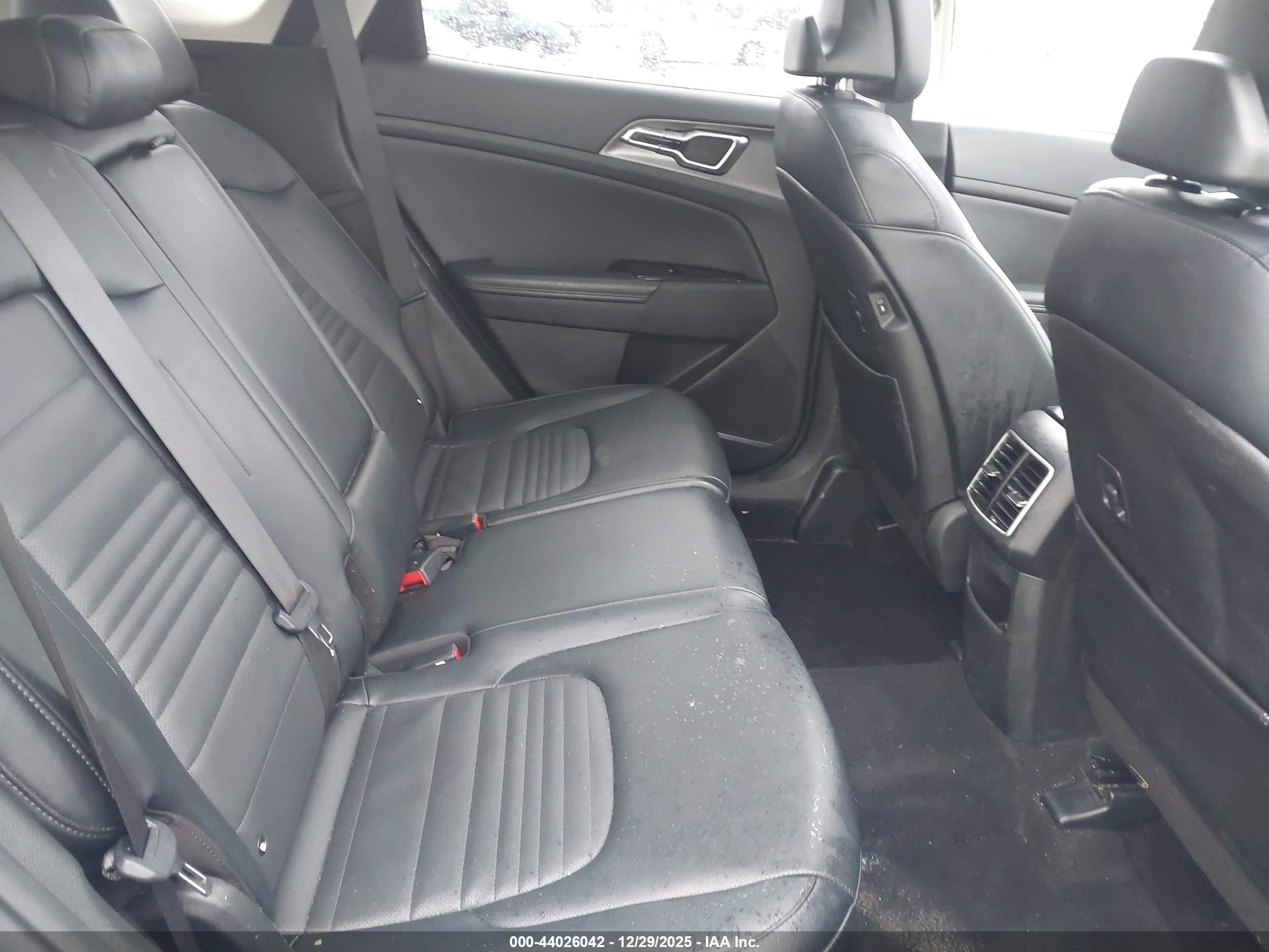 KIA SPORTAGE image 8