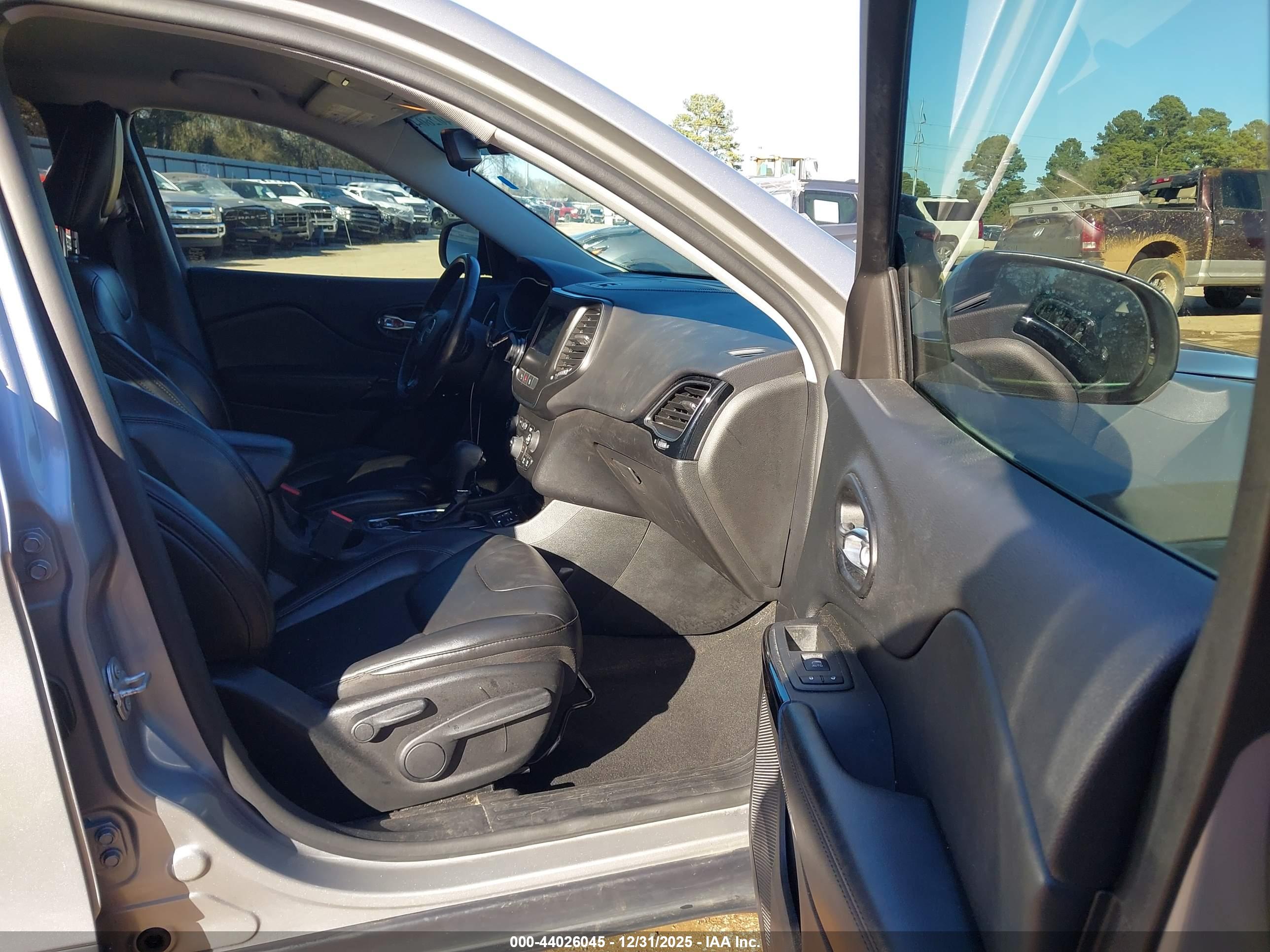 JEEP CHEROKEE image 5