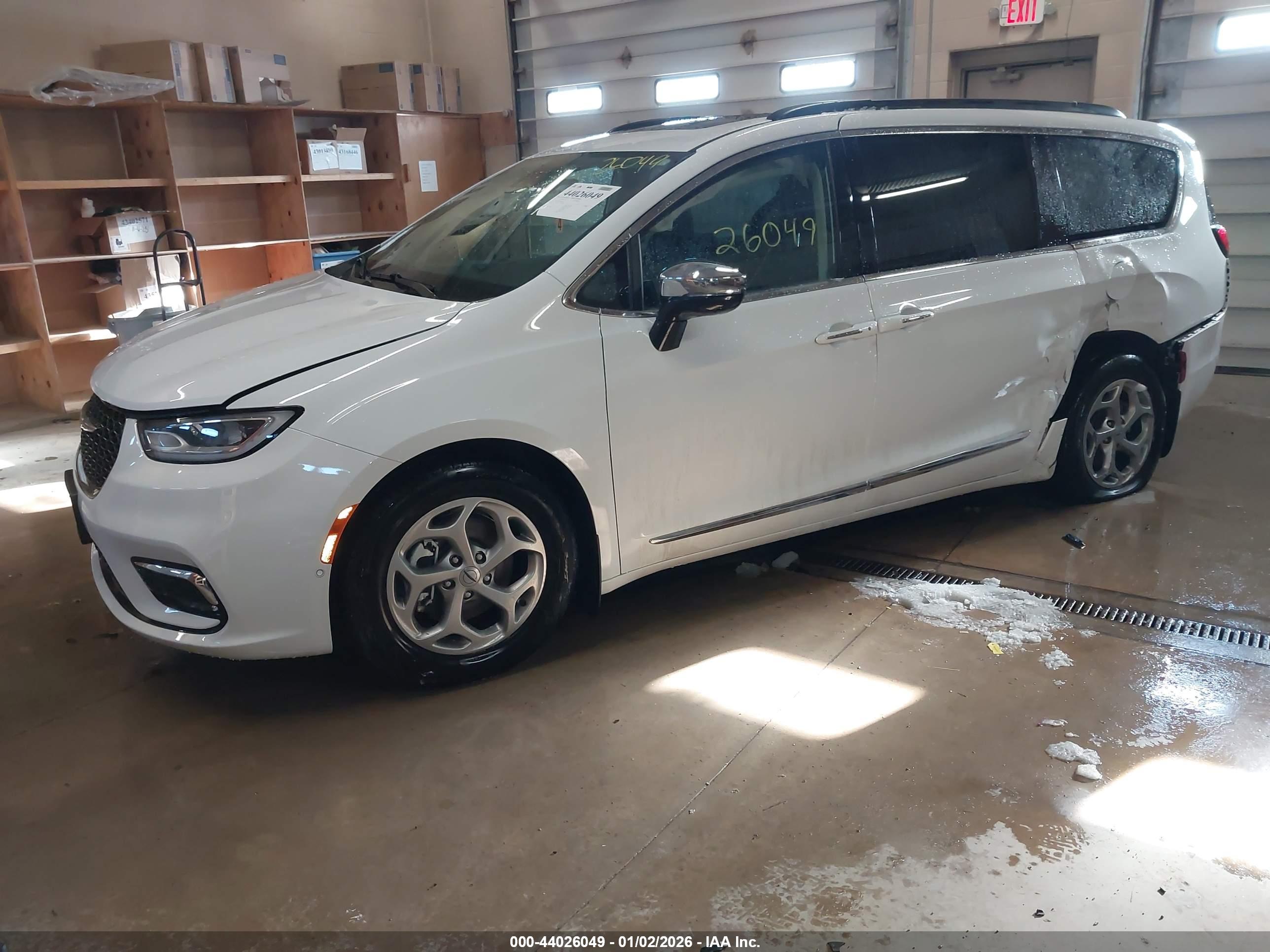 CHRYSLER PACIFICA image 2