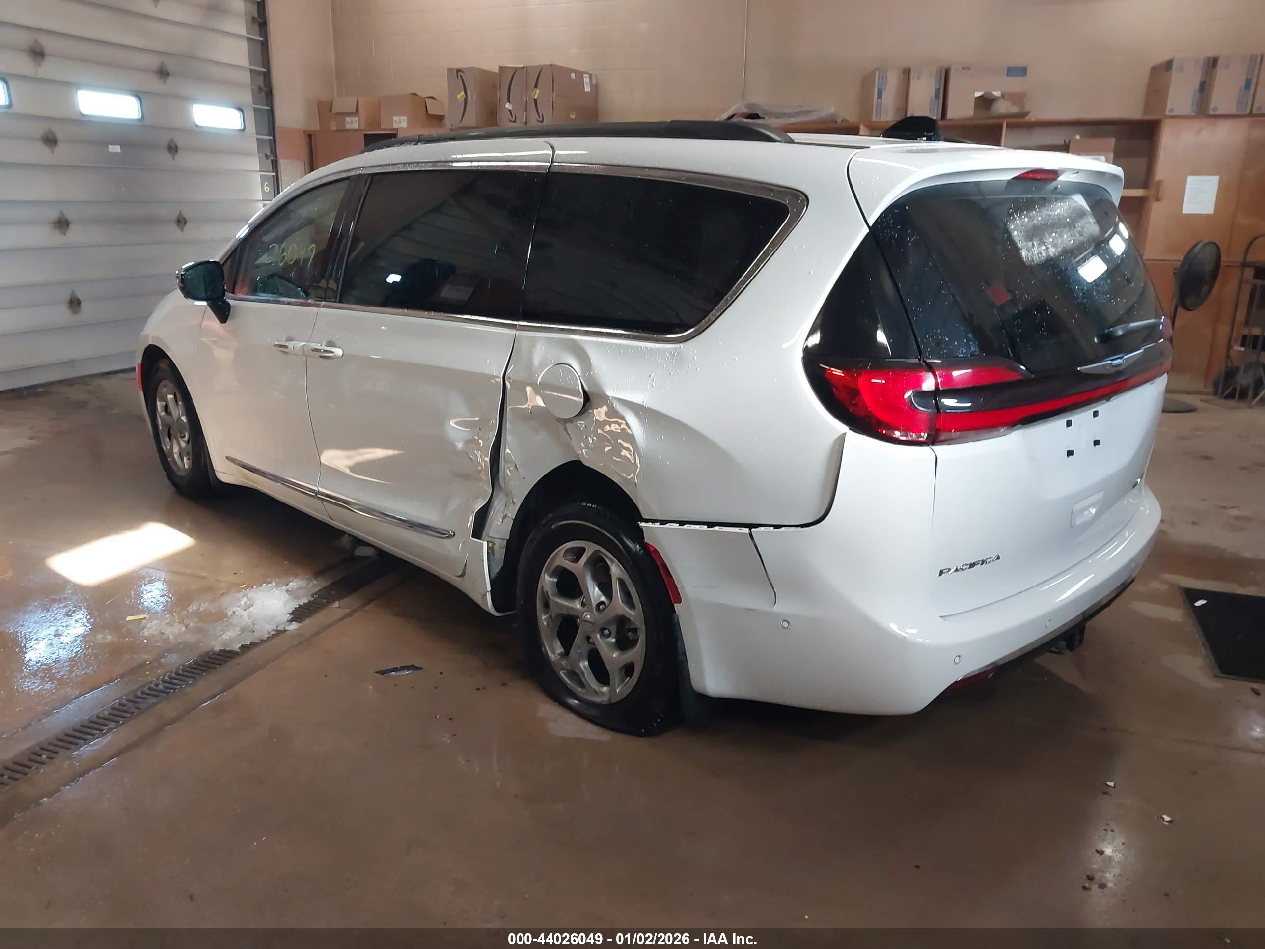 CHRYSLER PACIFICA image 3