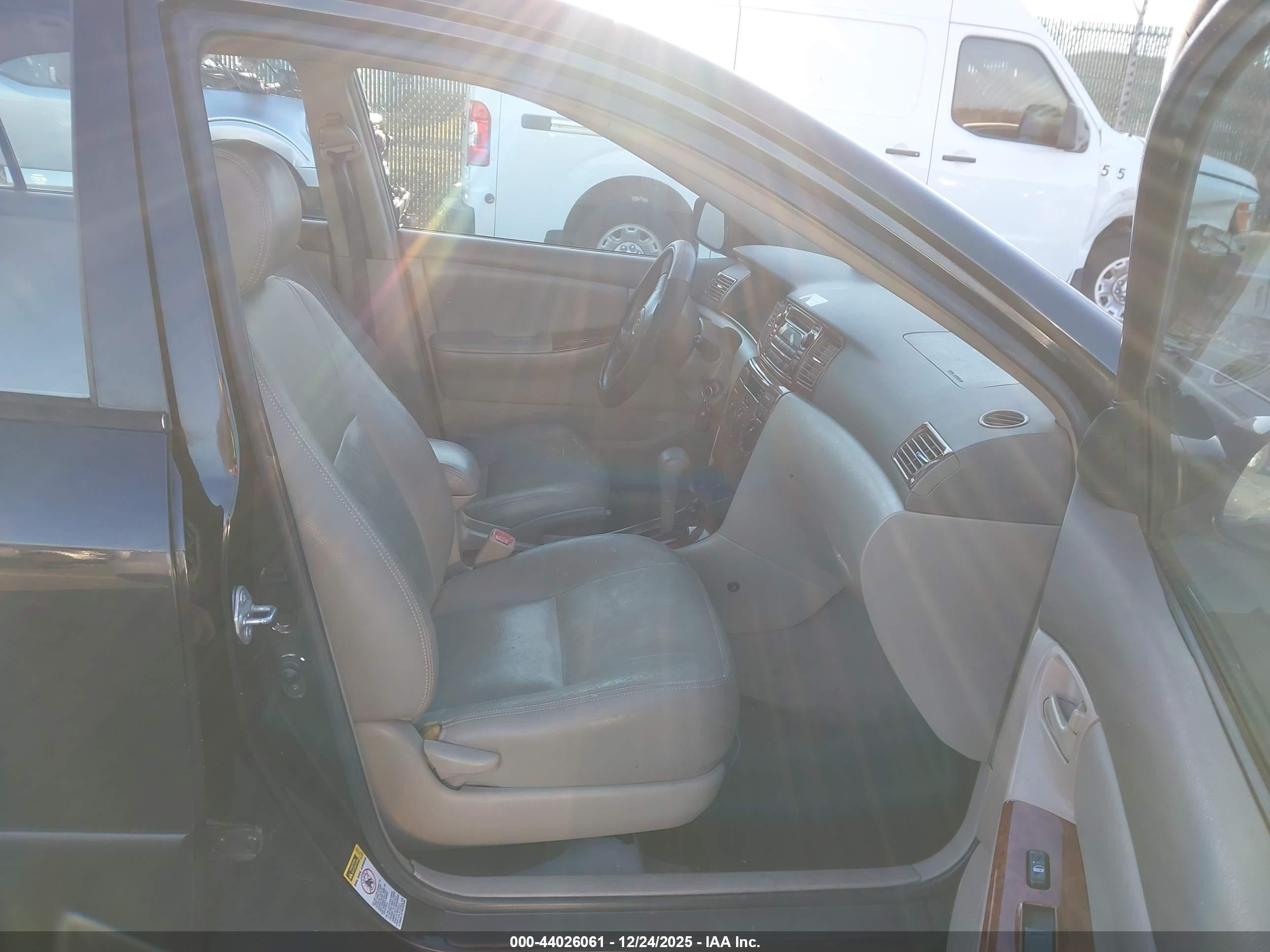TOYOTA COROLLA image 5
