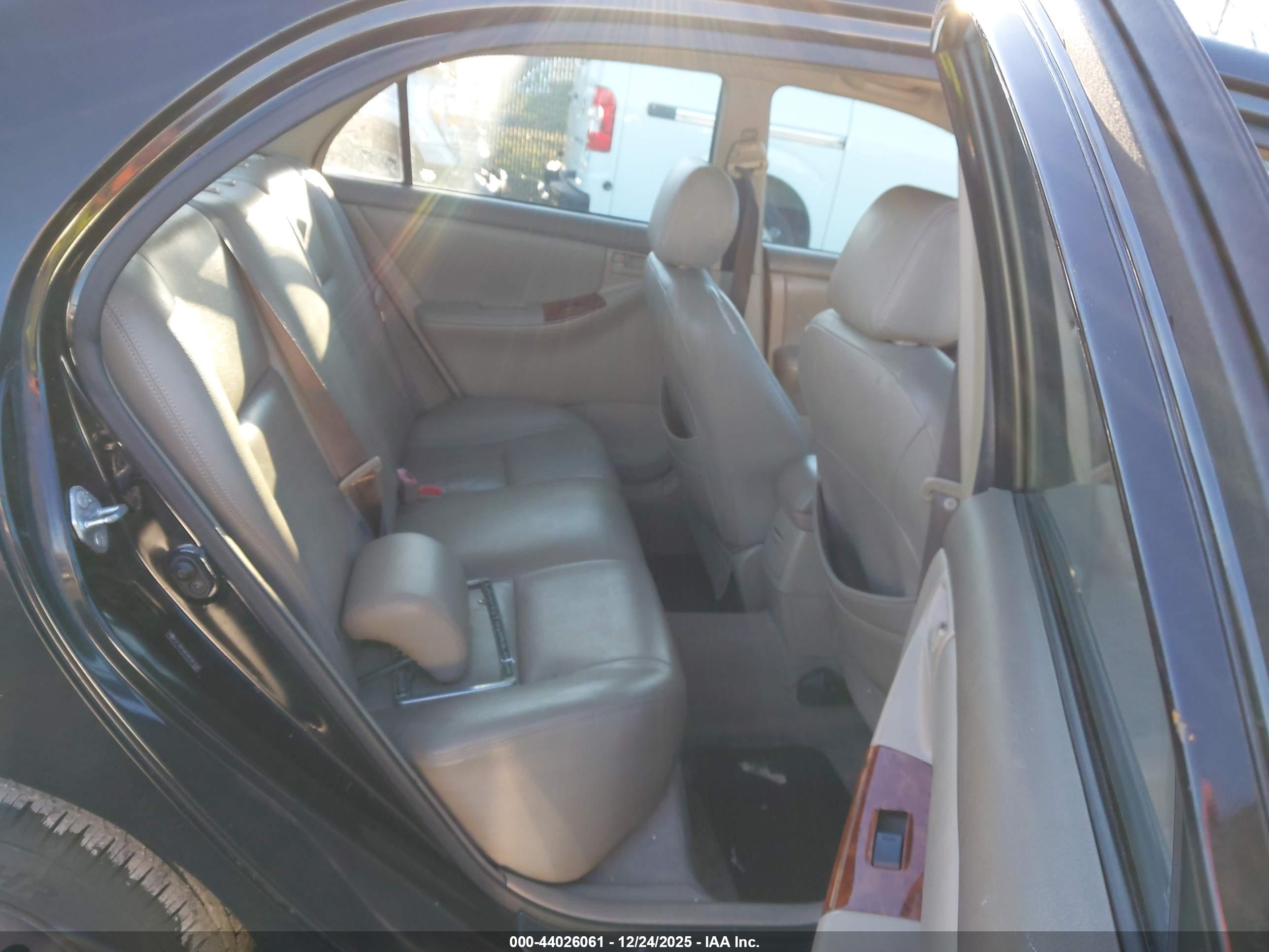 TOYOTA COROLLA image 8