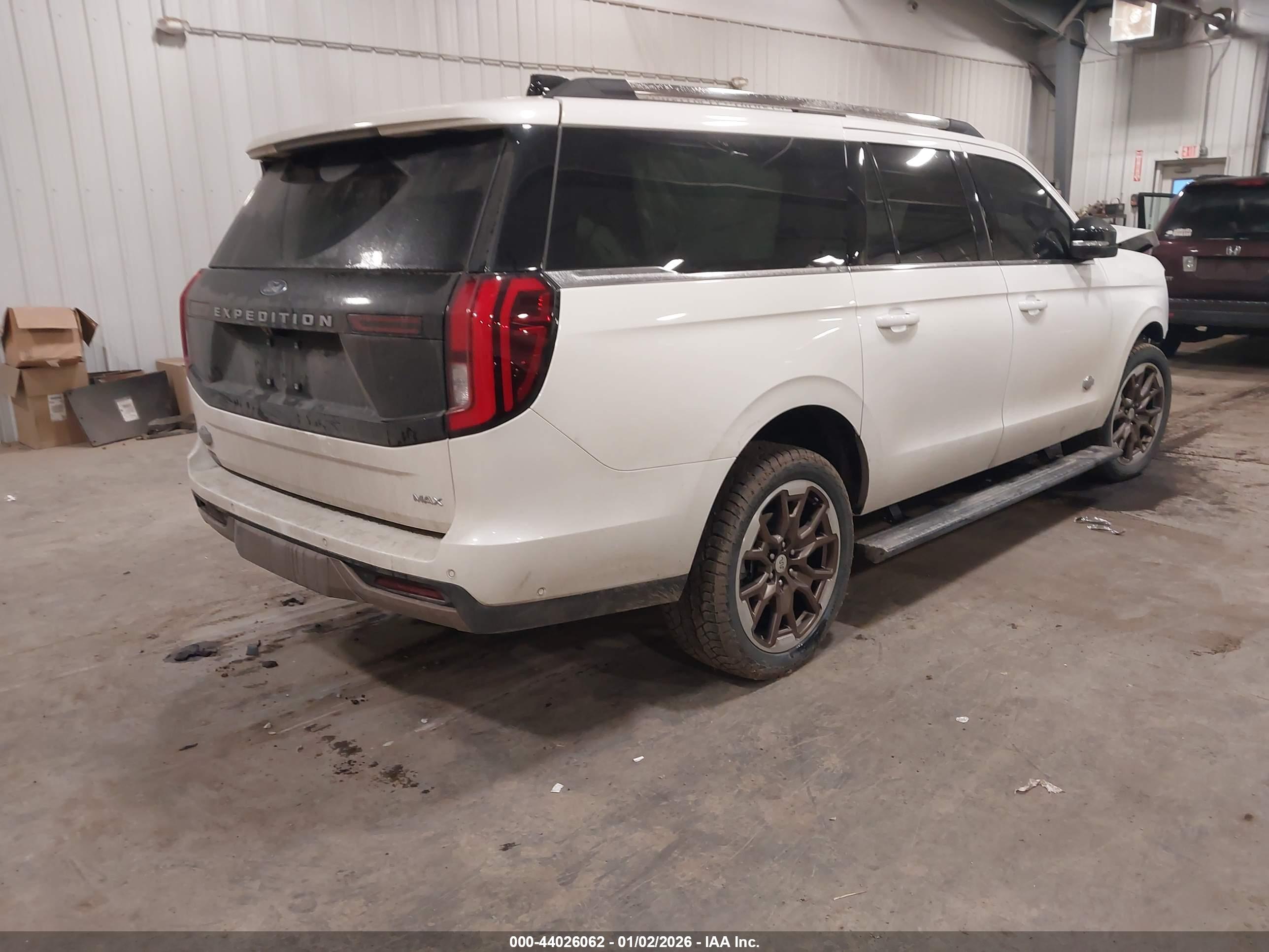 FORD EXPEDITION image 4