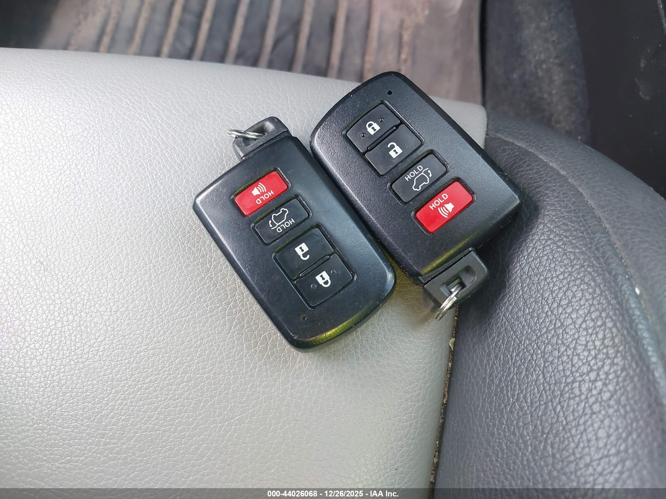 TOYOTA RAV4 image 11