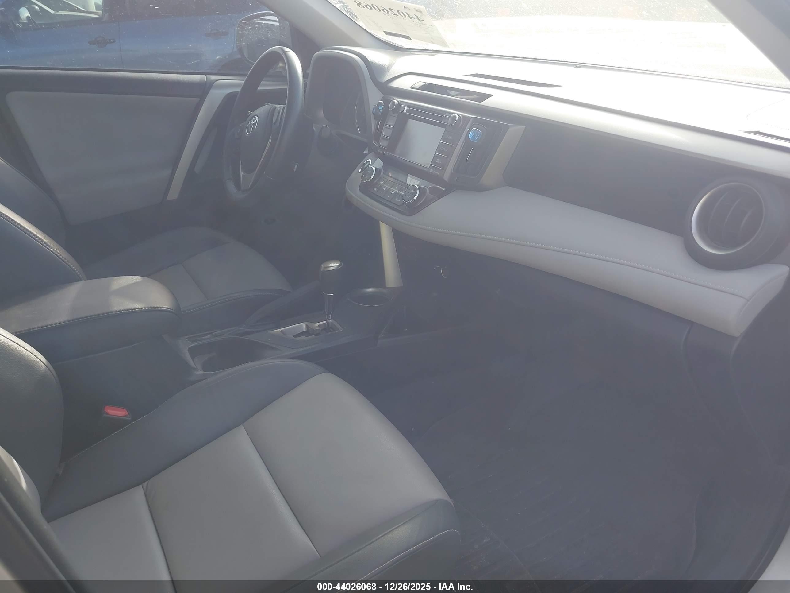 TOYOTA RAV4 image 5