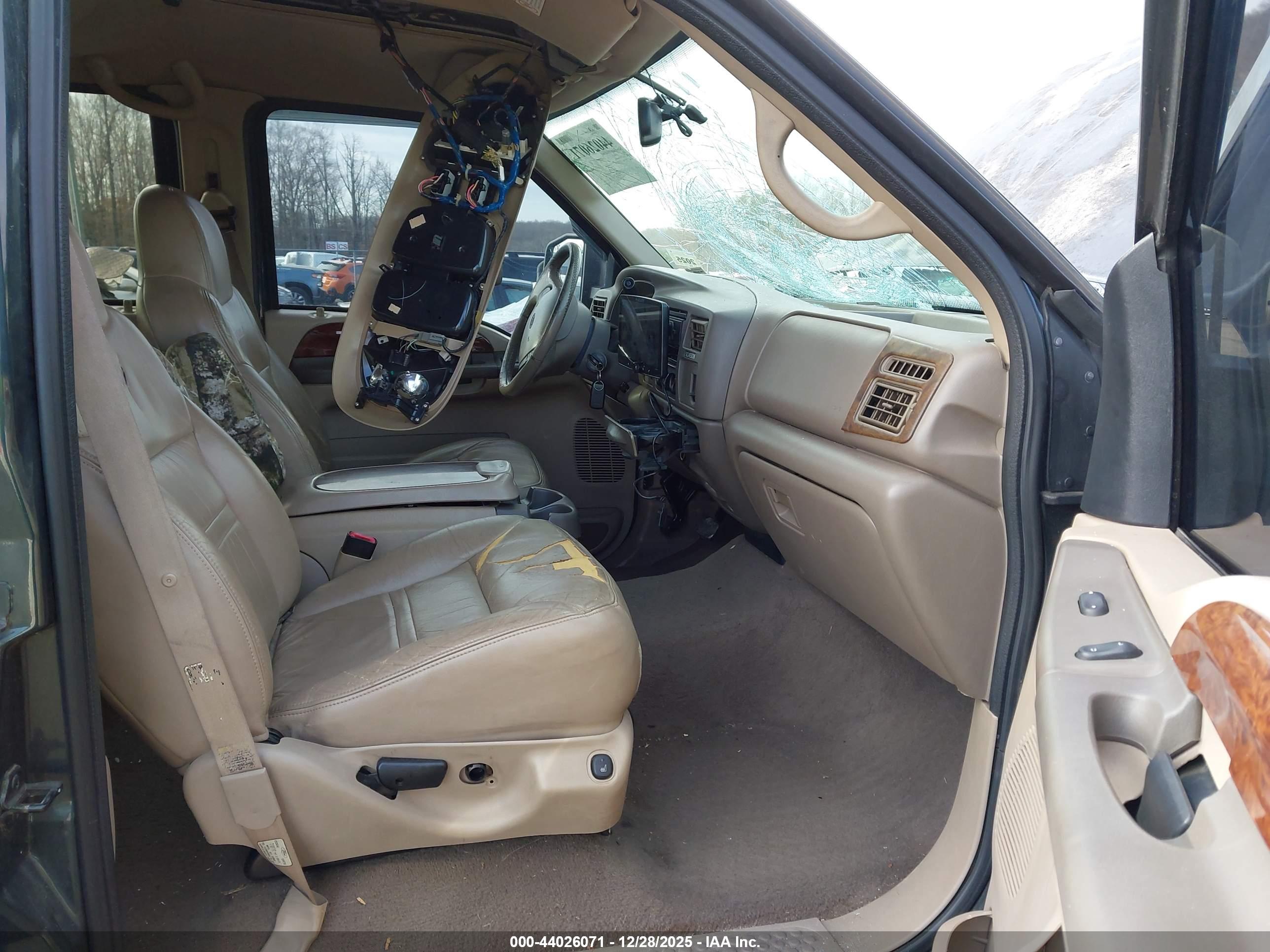 FORD EXCURSION image 5