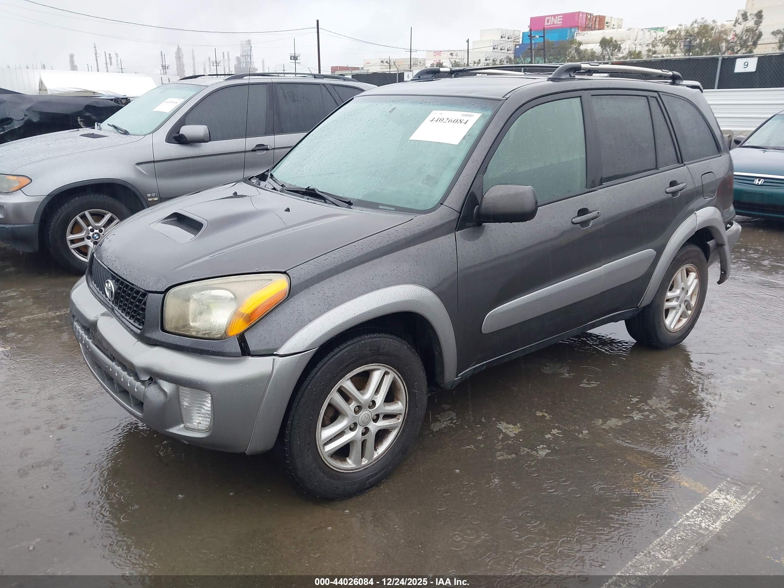 TOYOTA RAV4 image 2