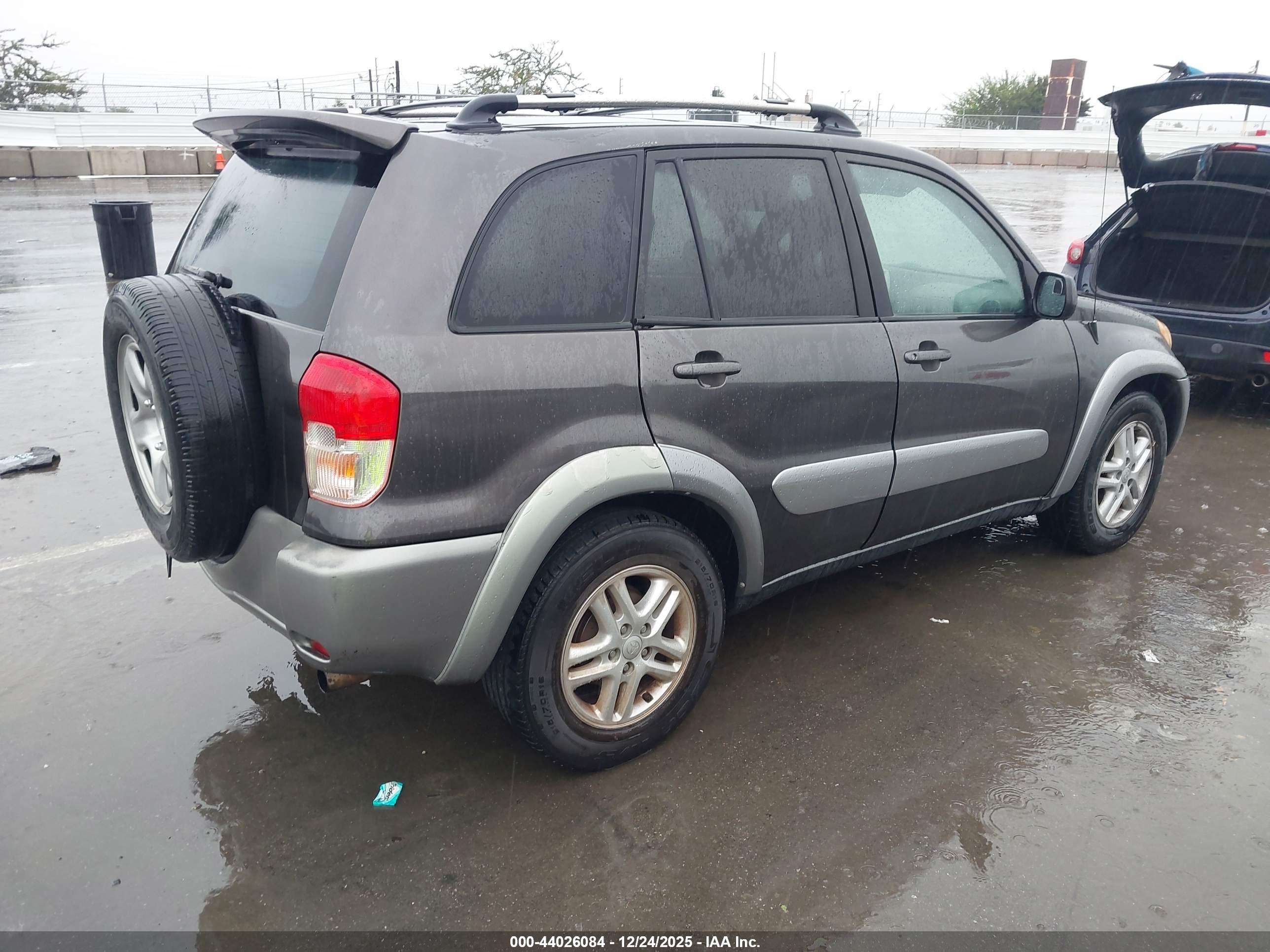 TOYOTA RAV4 image 4