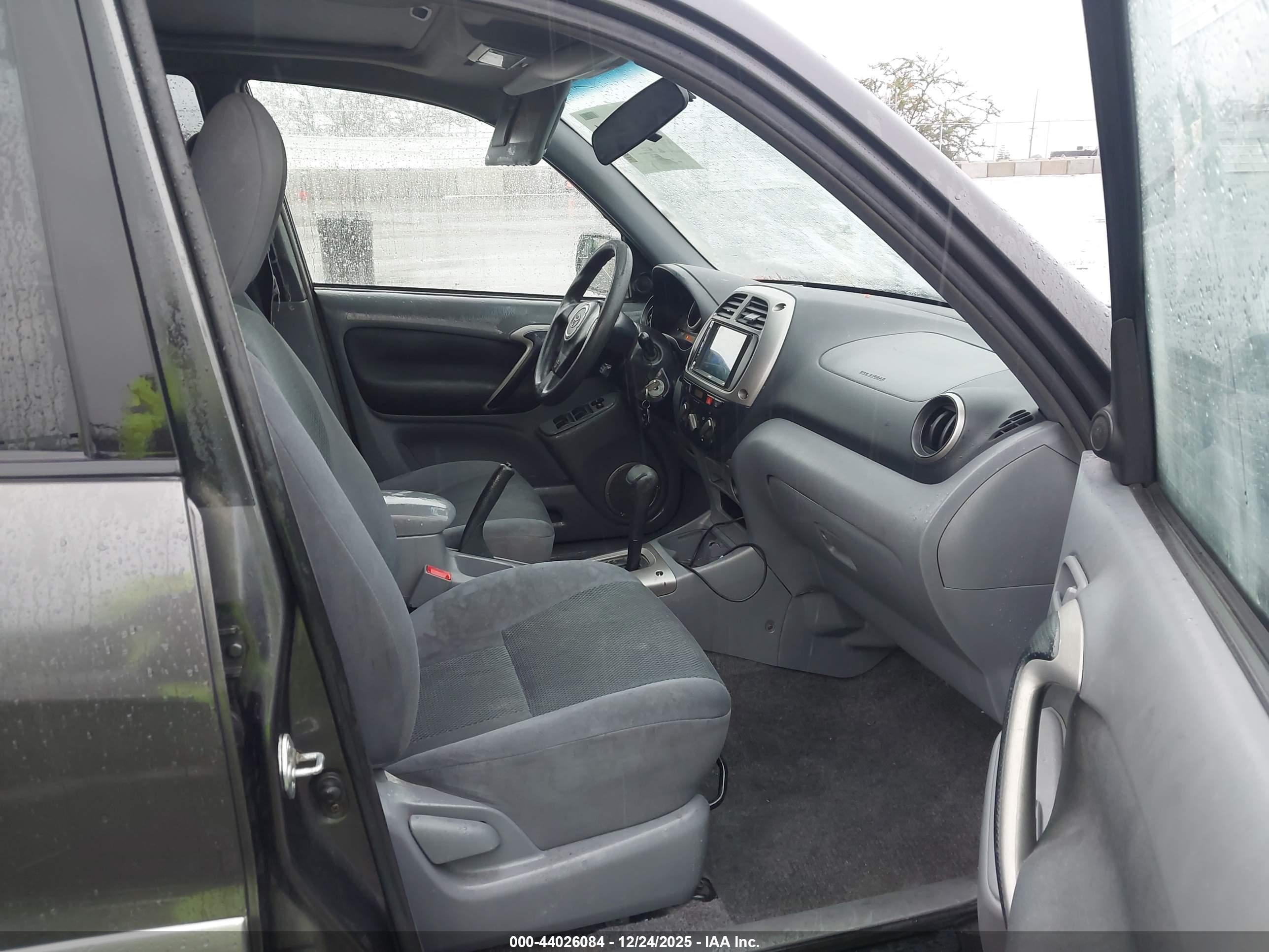 TOYOTA RAV4 image 5