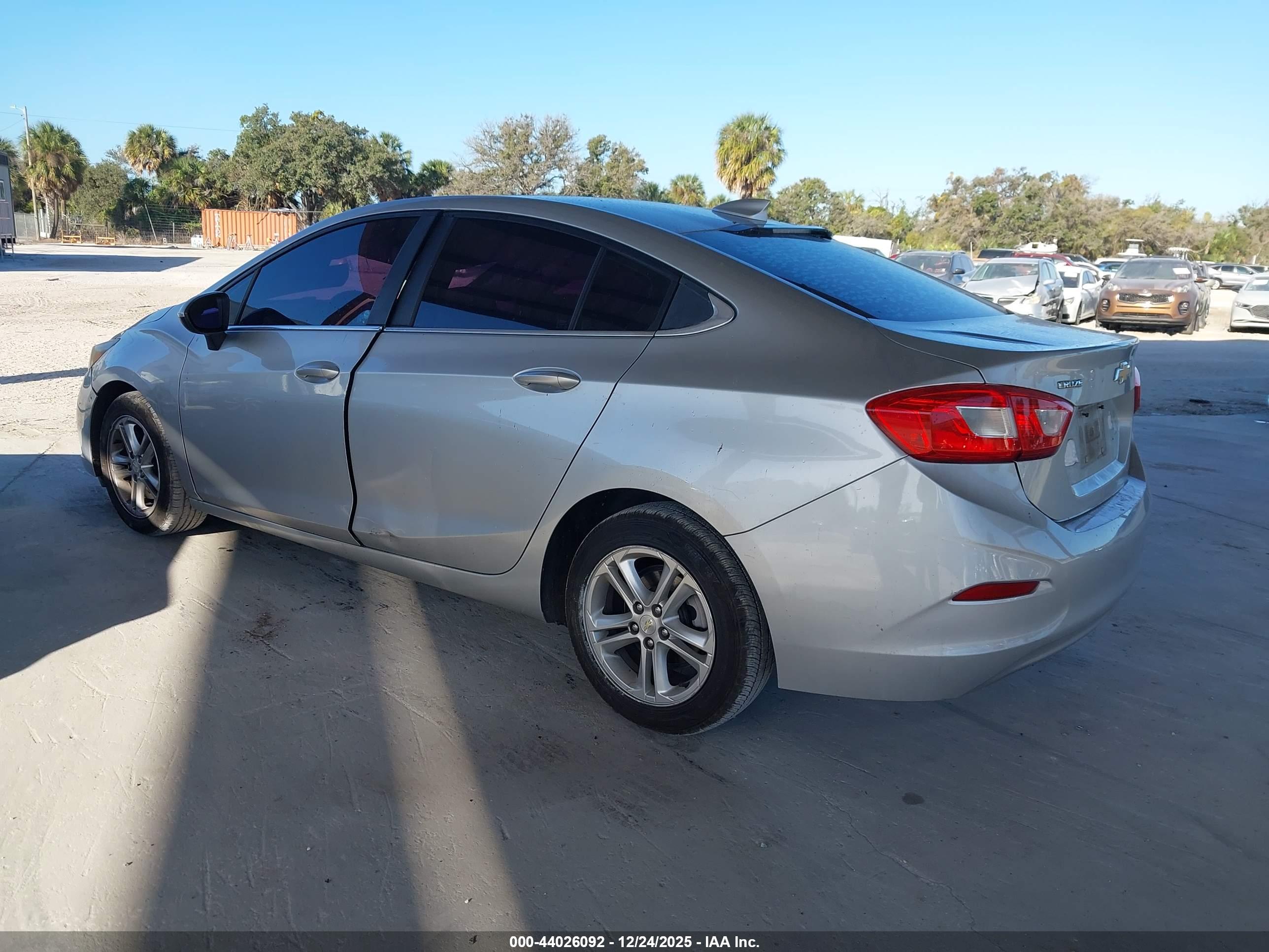 CHEVROLET CRUZE image 3