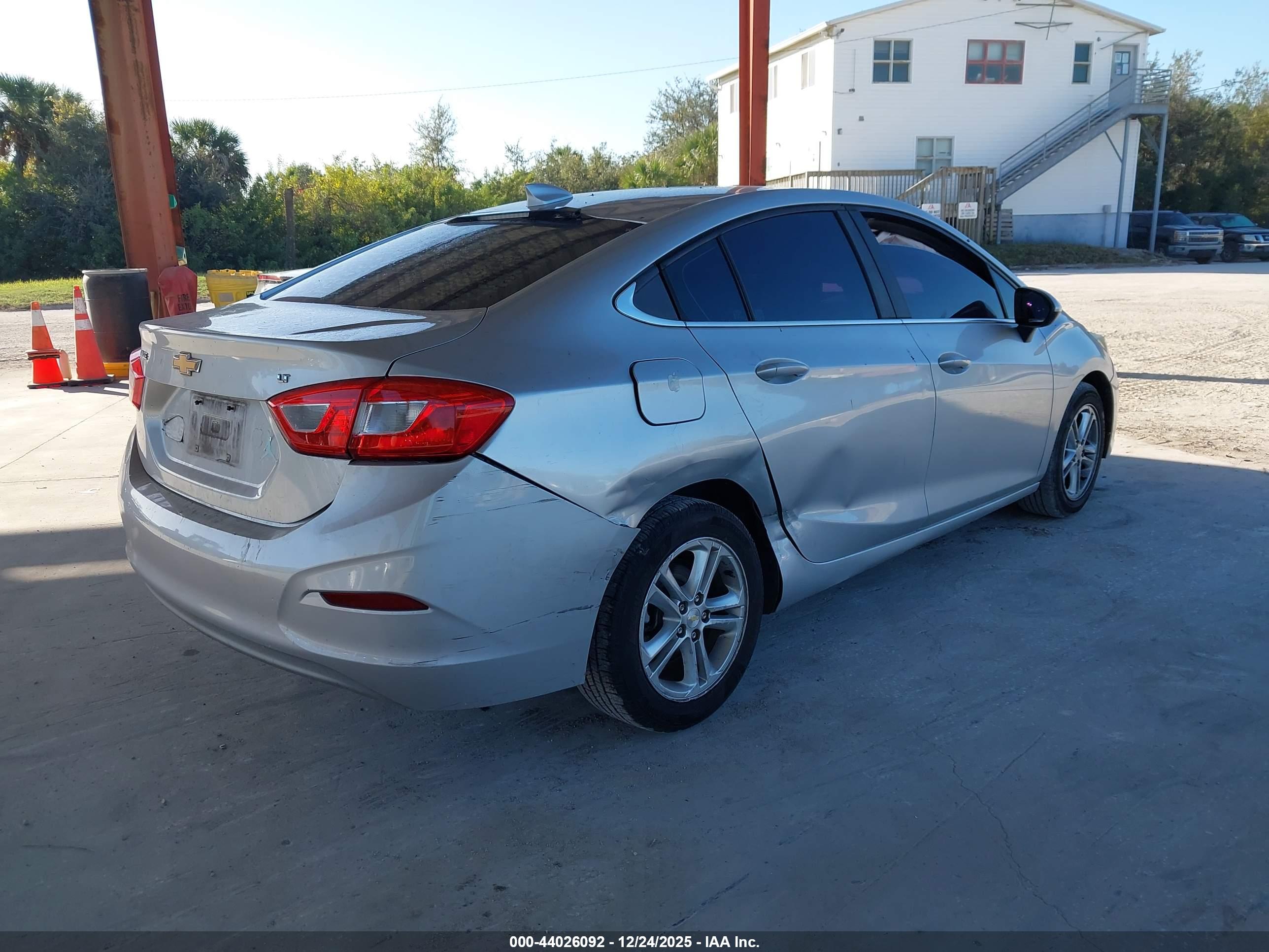 CHEVROLET CRUZE image 4