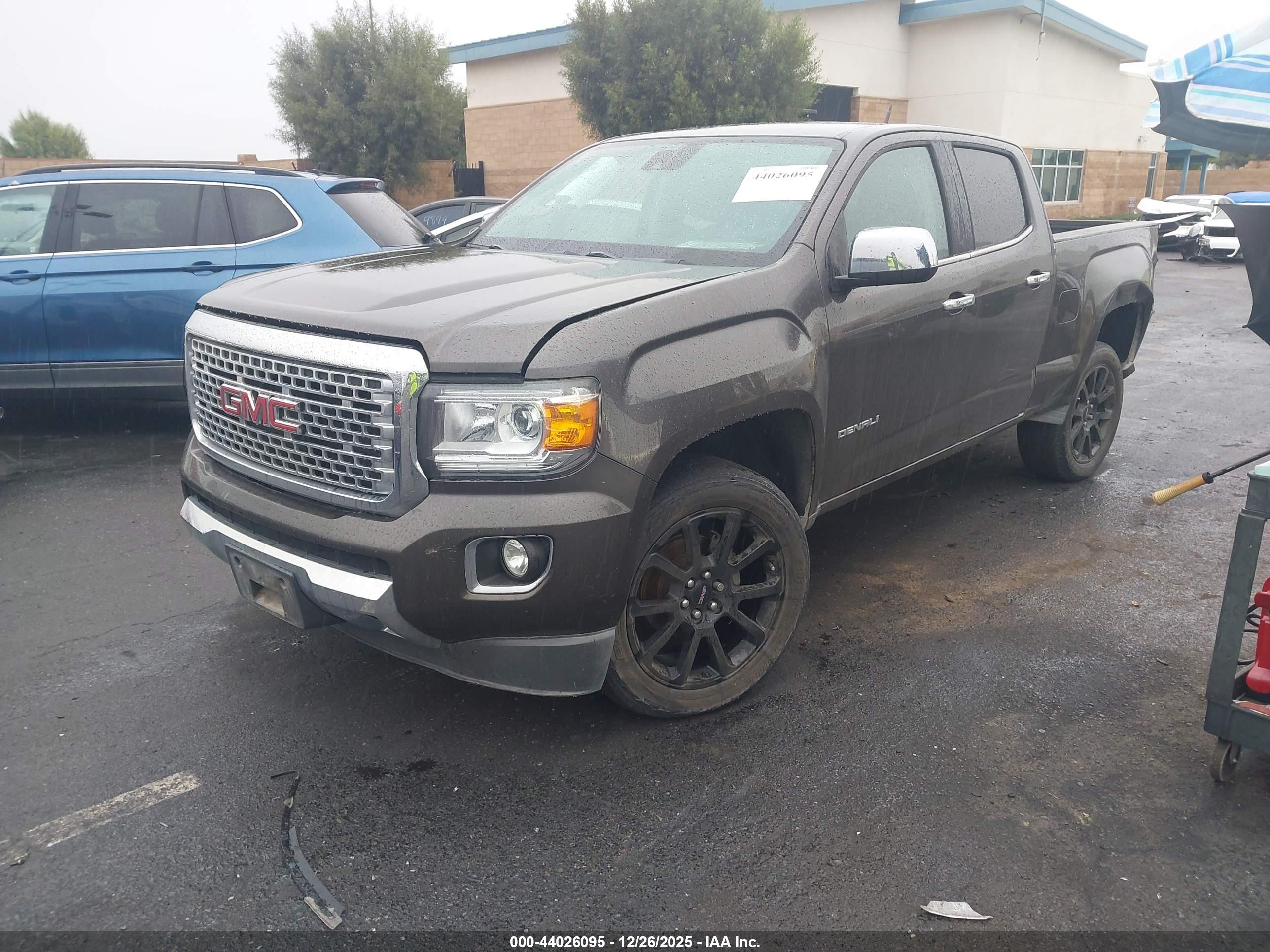 GMC CANYON image 2