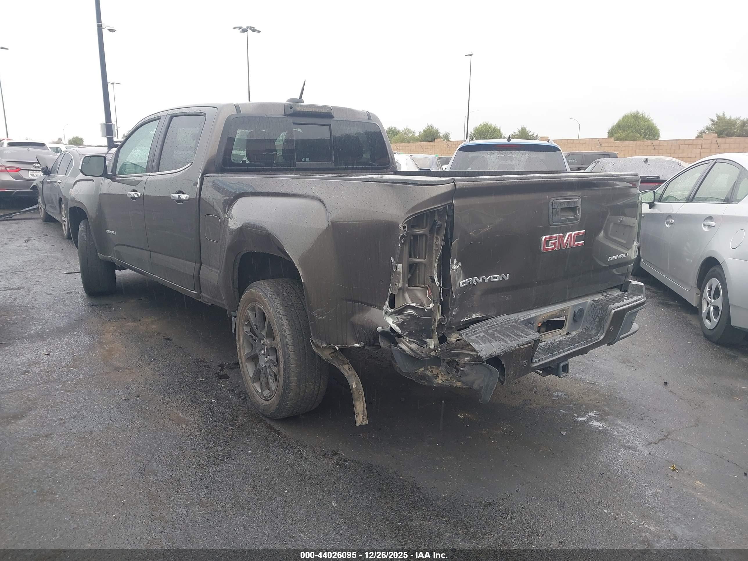 GMC CANYON image 3