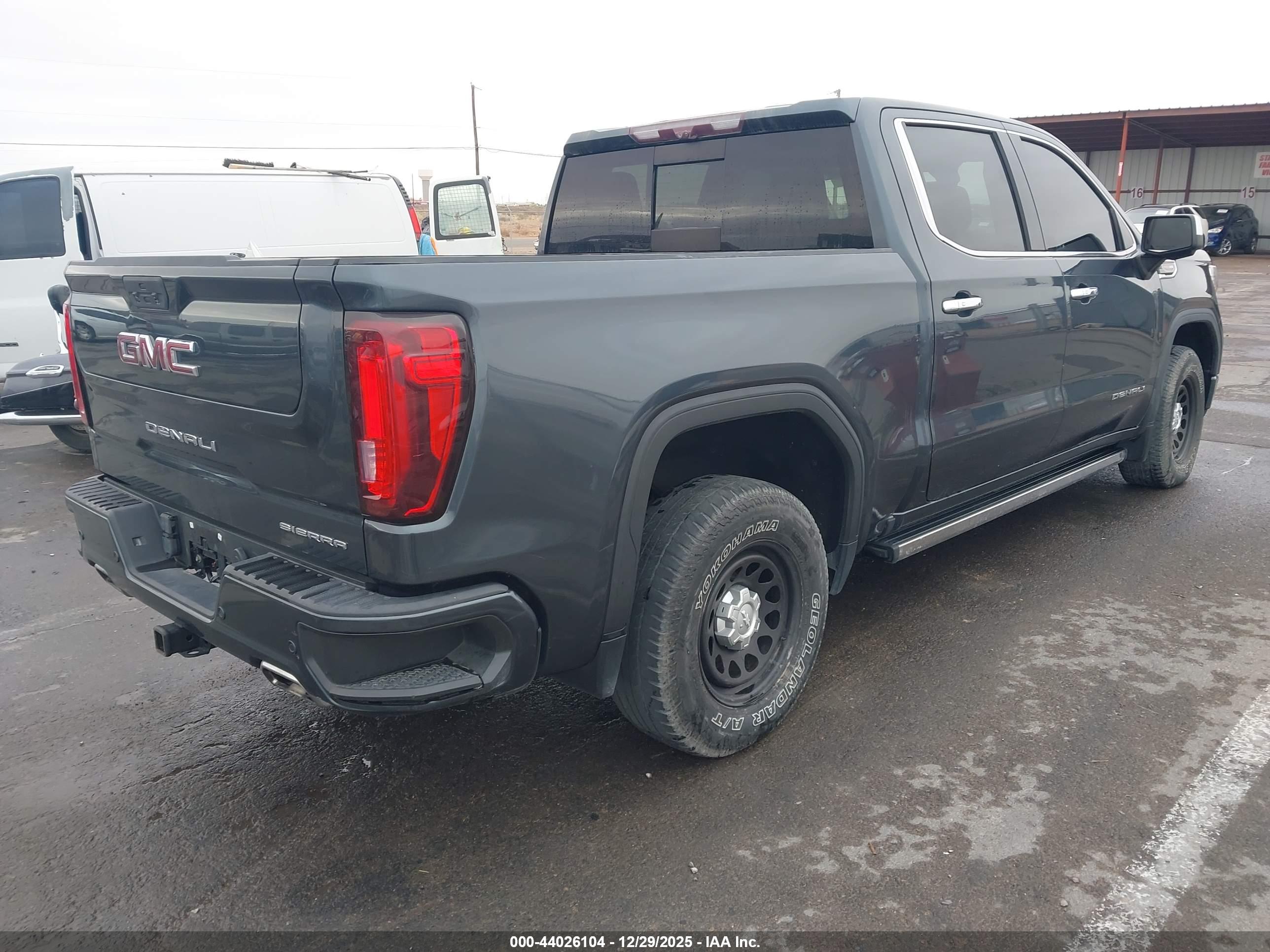 GMC SIERRA image 4