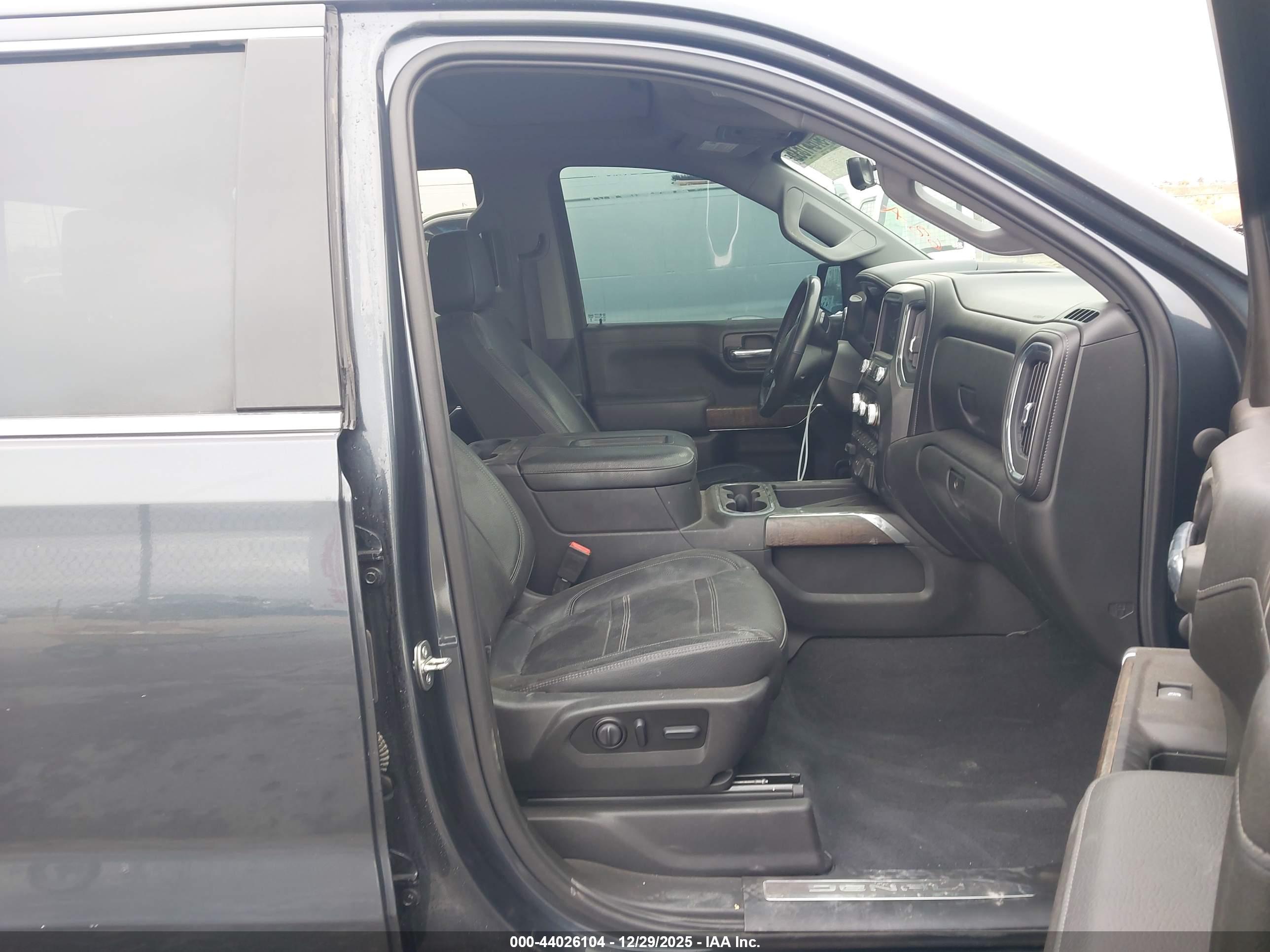 GMC SIERRA image 5