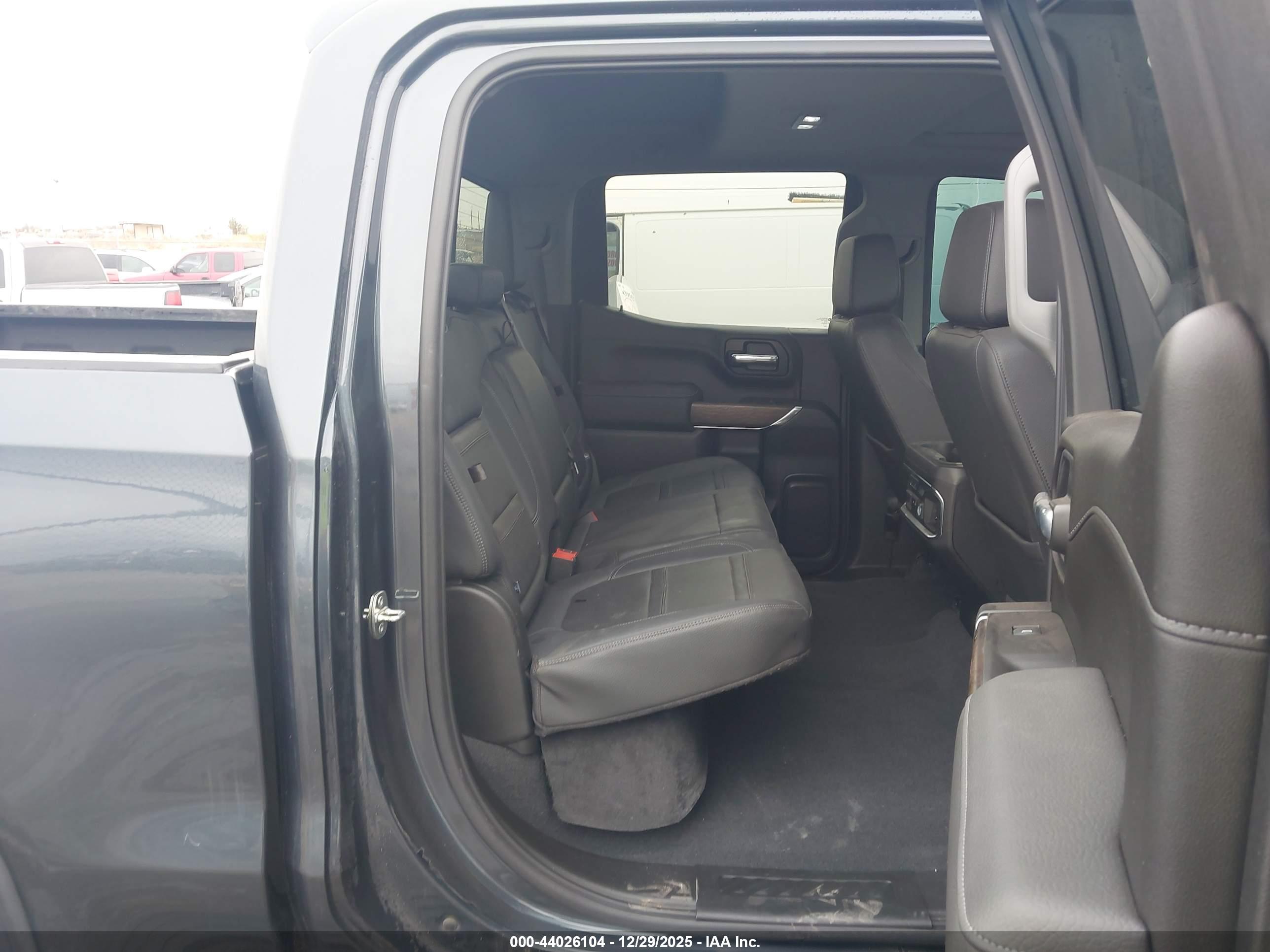 GMC SIERRA image 8