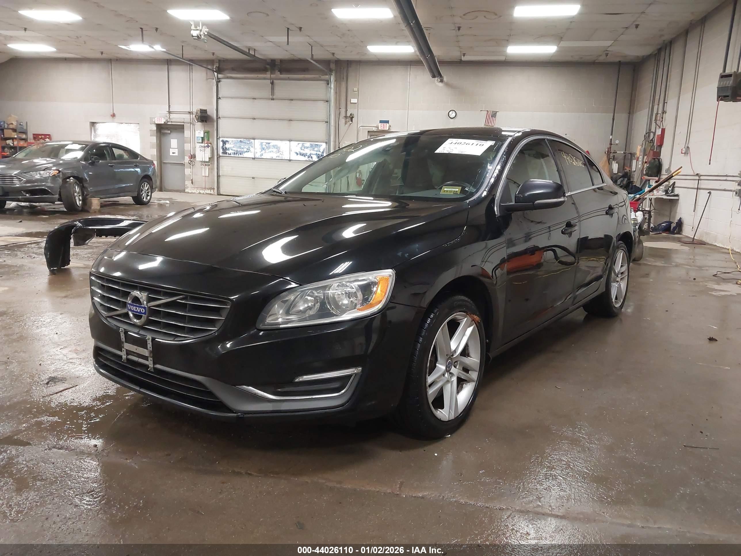 VOLVO S60 image 2
