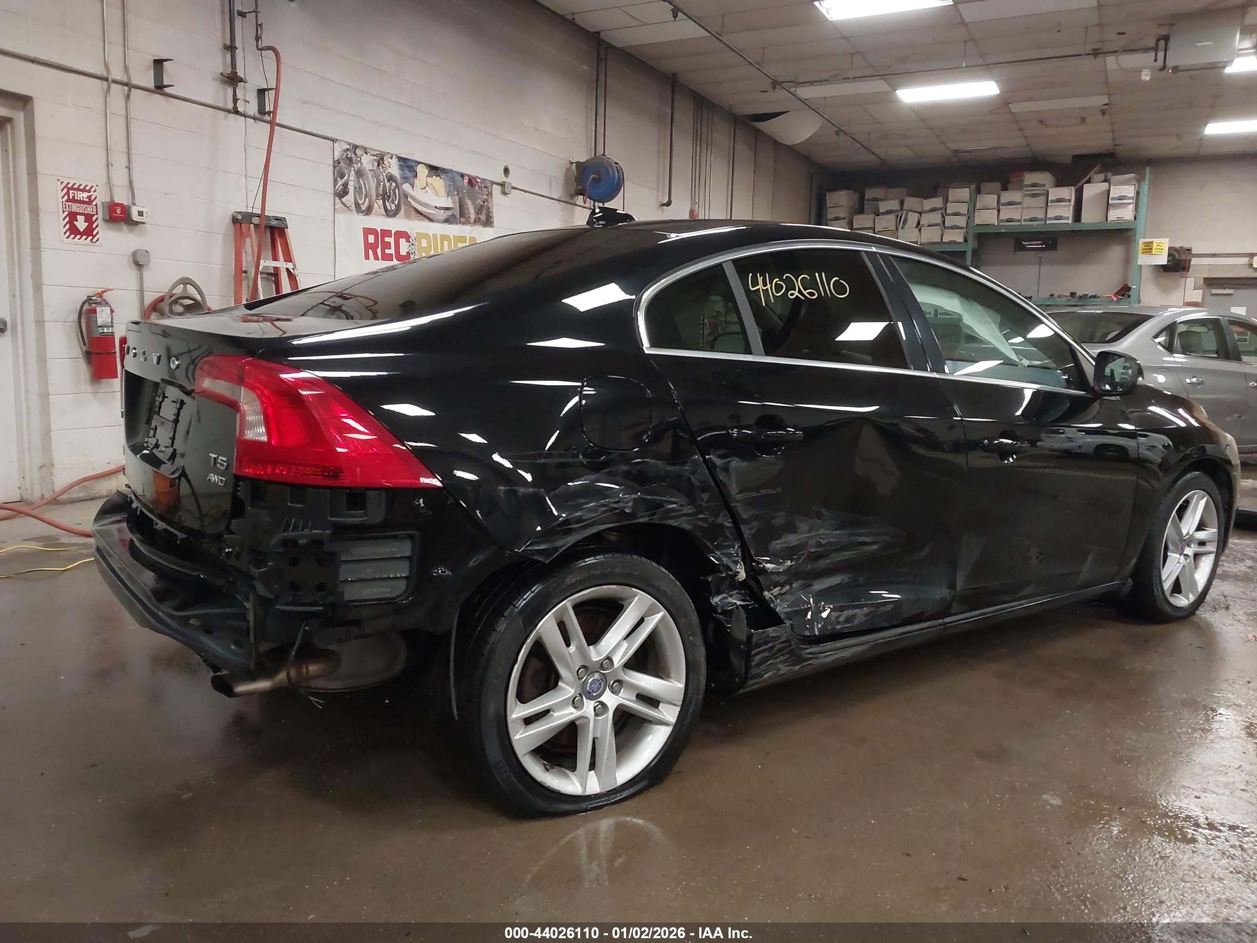 VOLVO S60 image 6