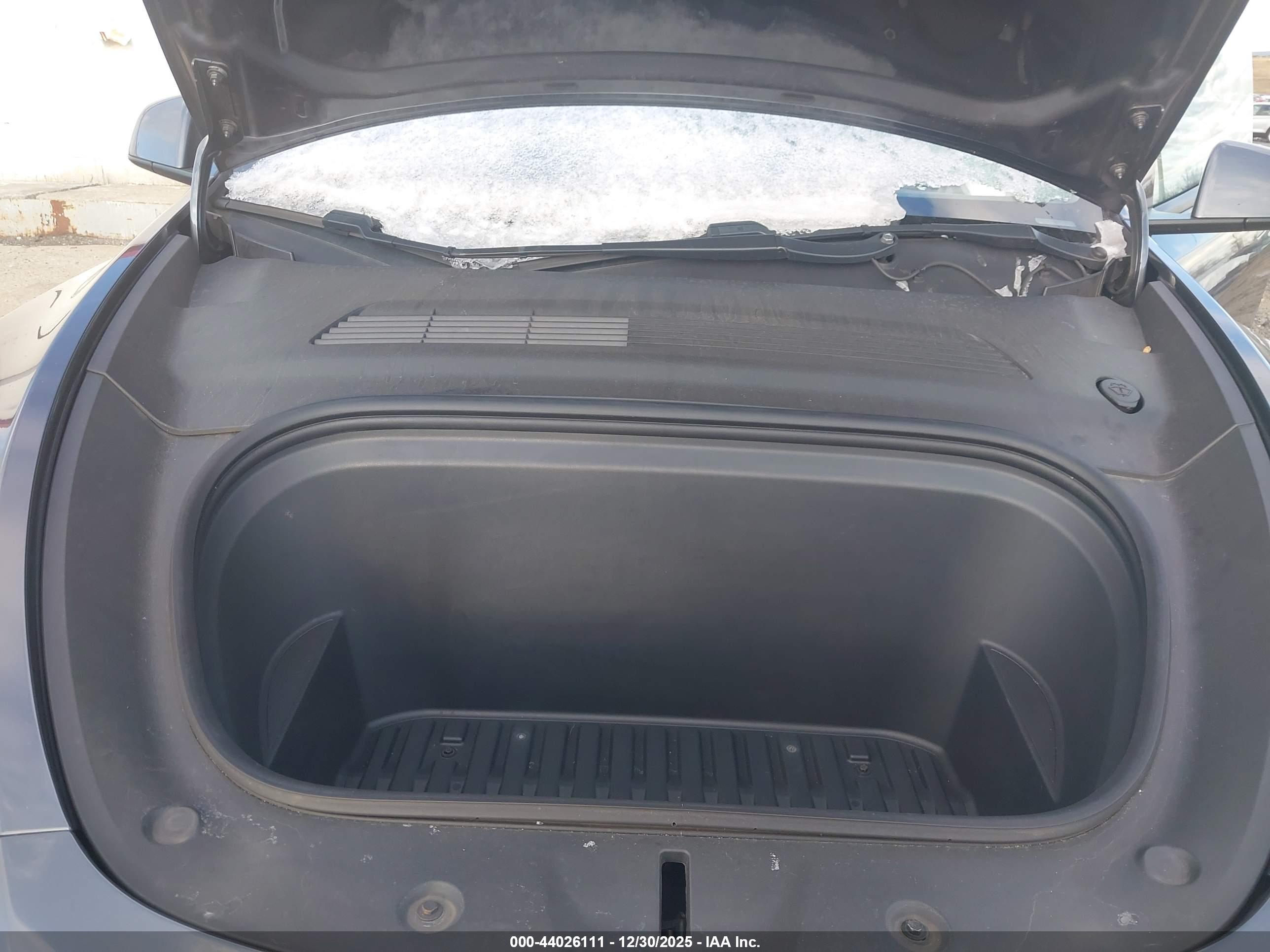 TESLA MODEL image 10