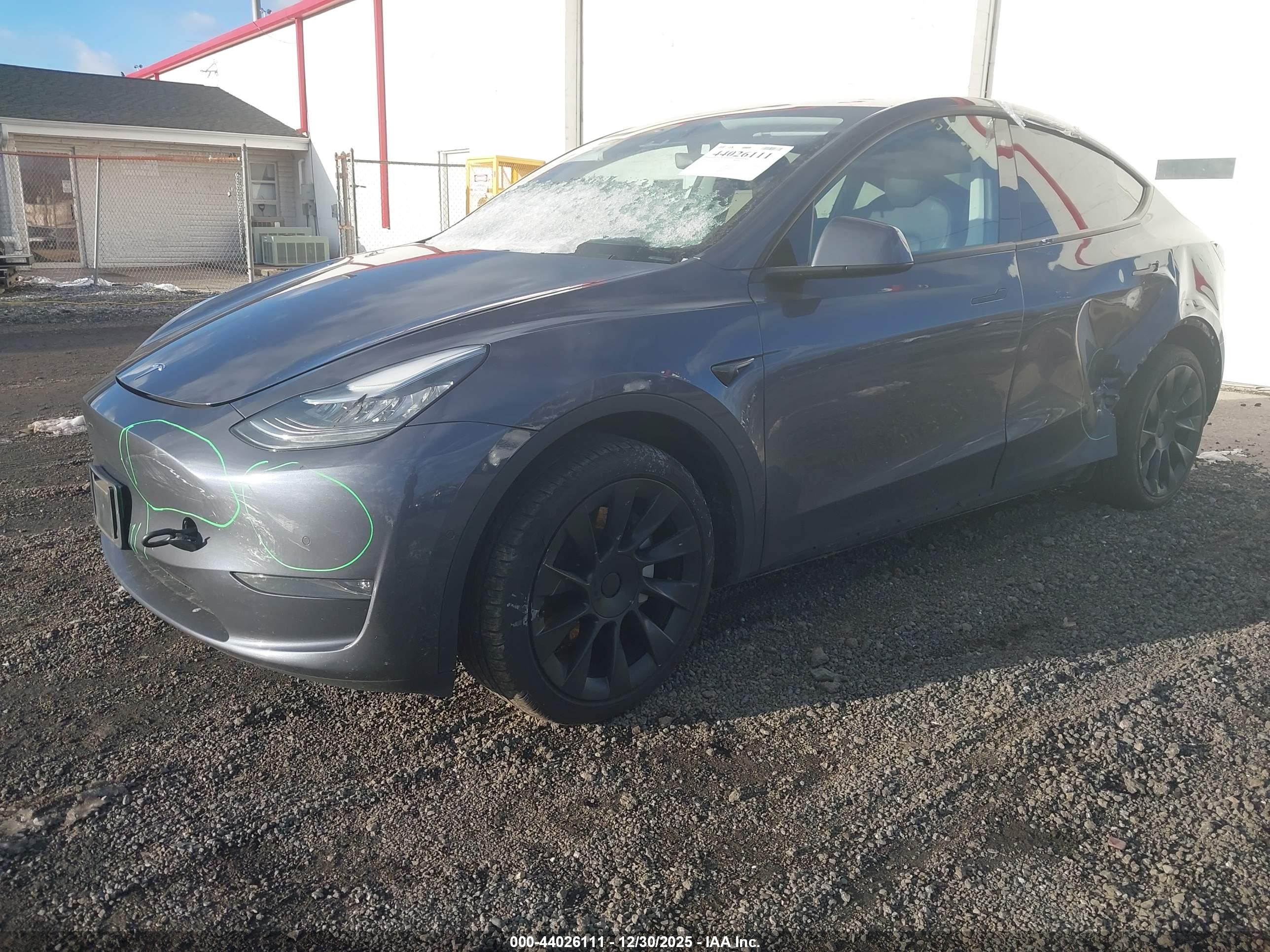 TESLA MODEL image 2
