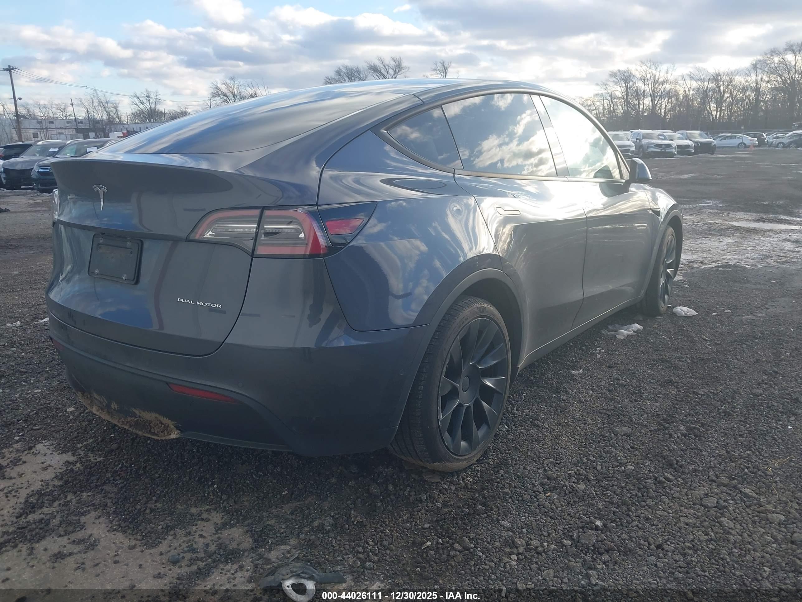 TESLA MODEL image 4