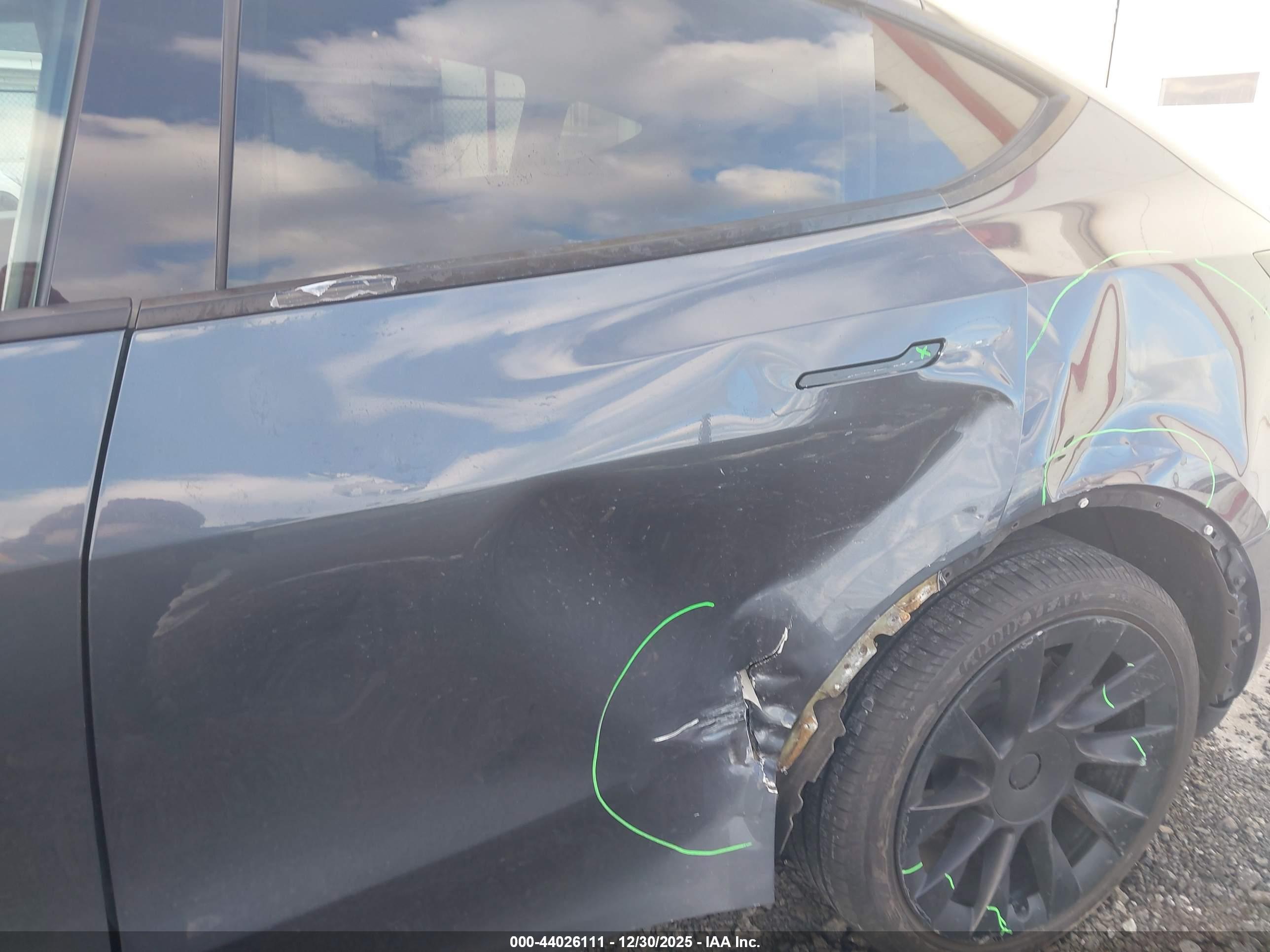TESLA MODEL image 6