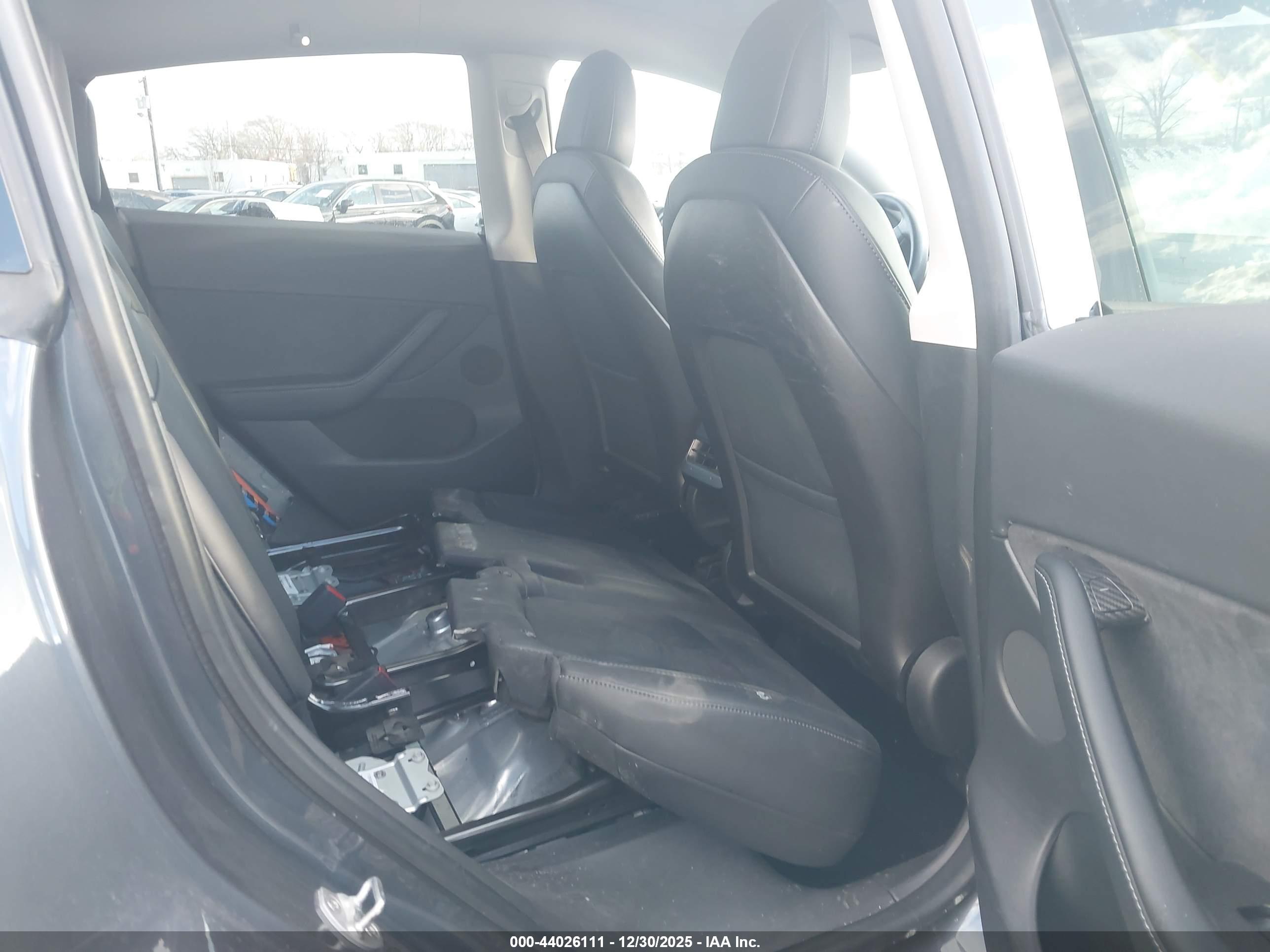 TESLA MODEL image 8
