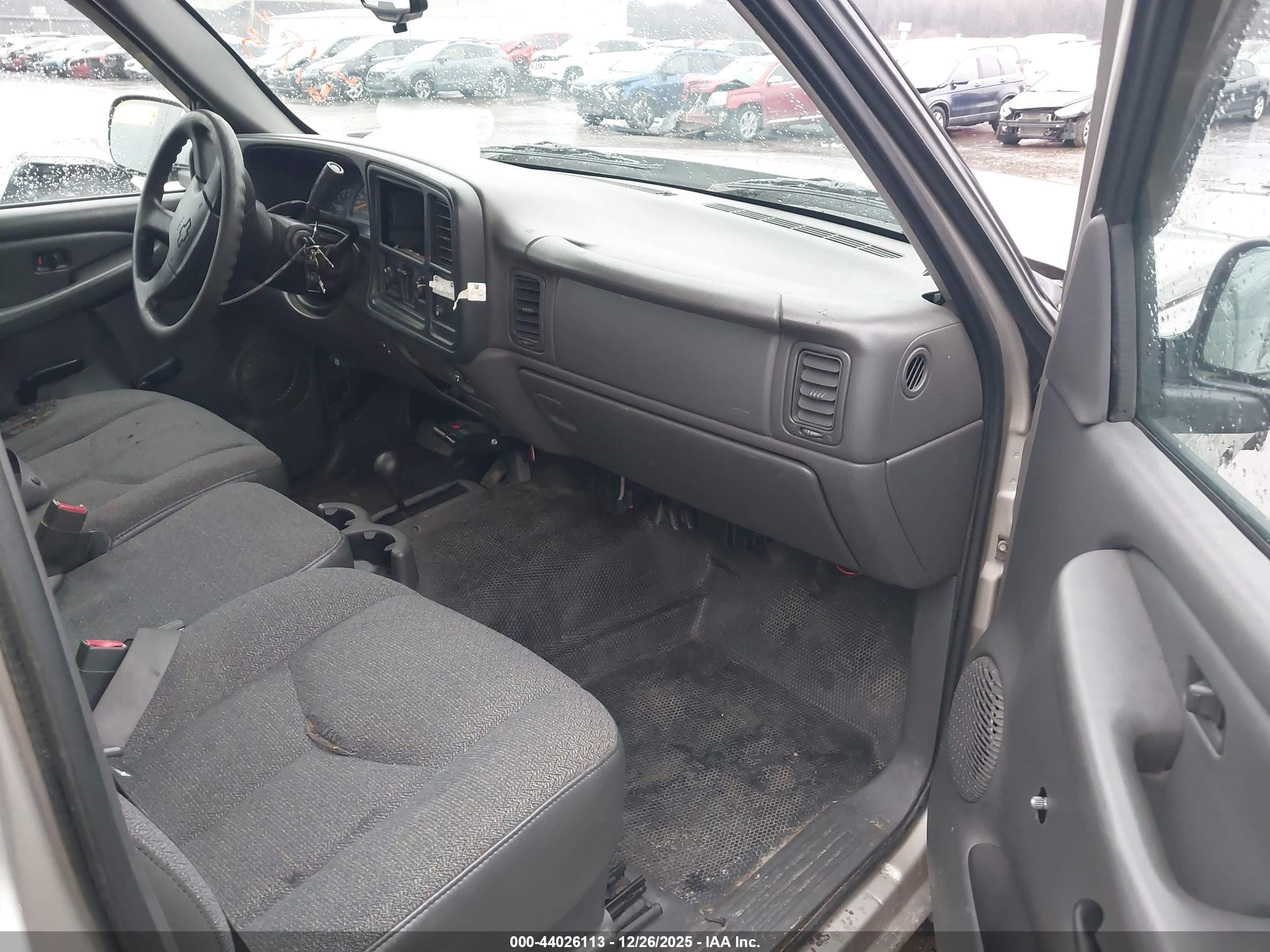 CHEVROLET SILVERADO image 5