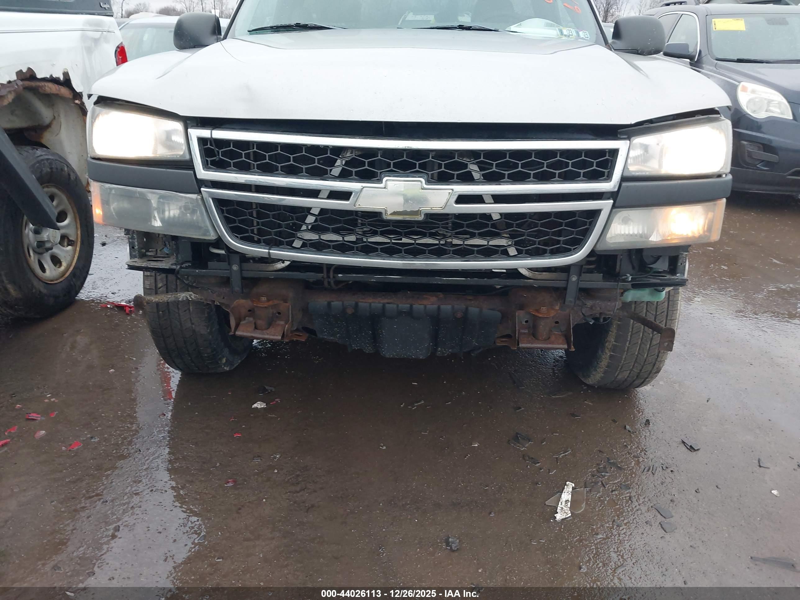 CHEVROLET SILVERADO image 6