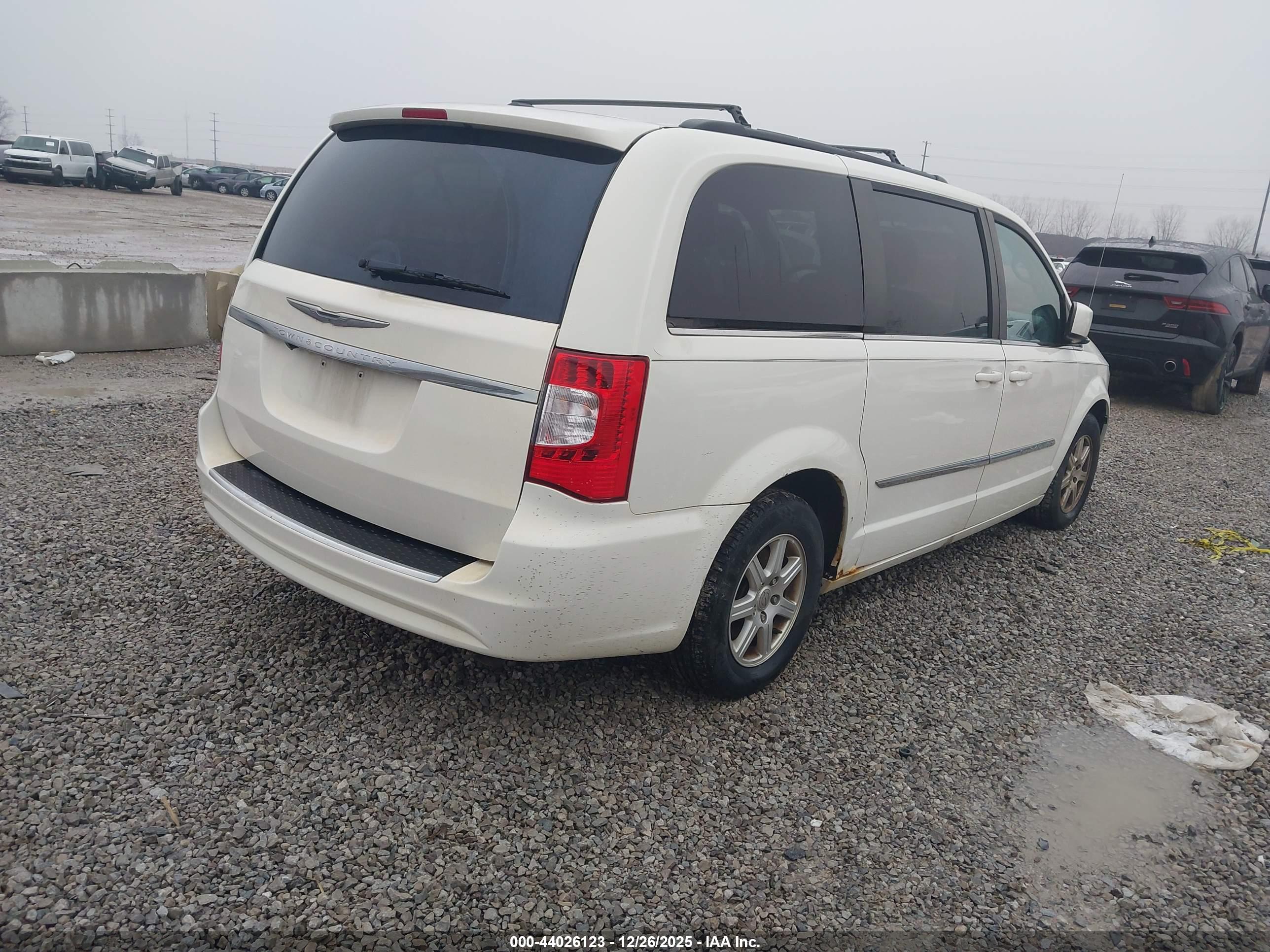 CHRYSLER TOWN image 4