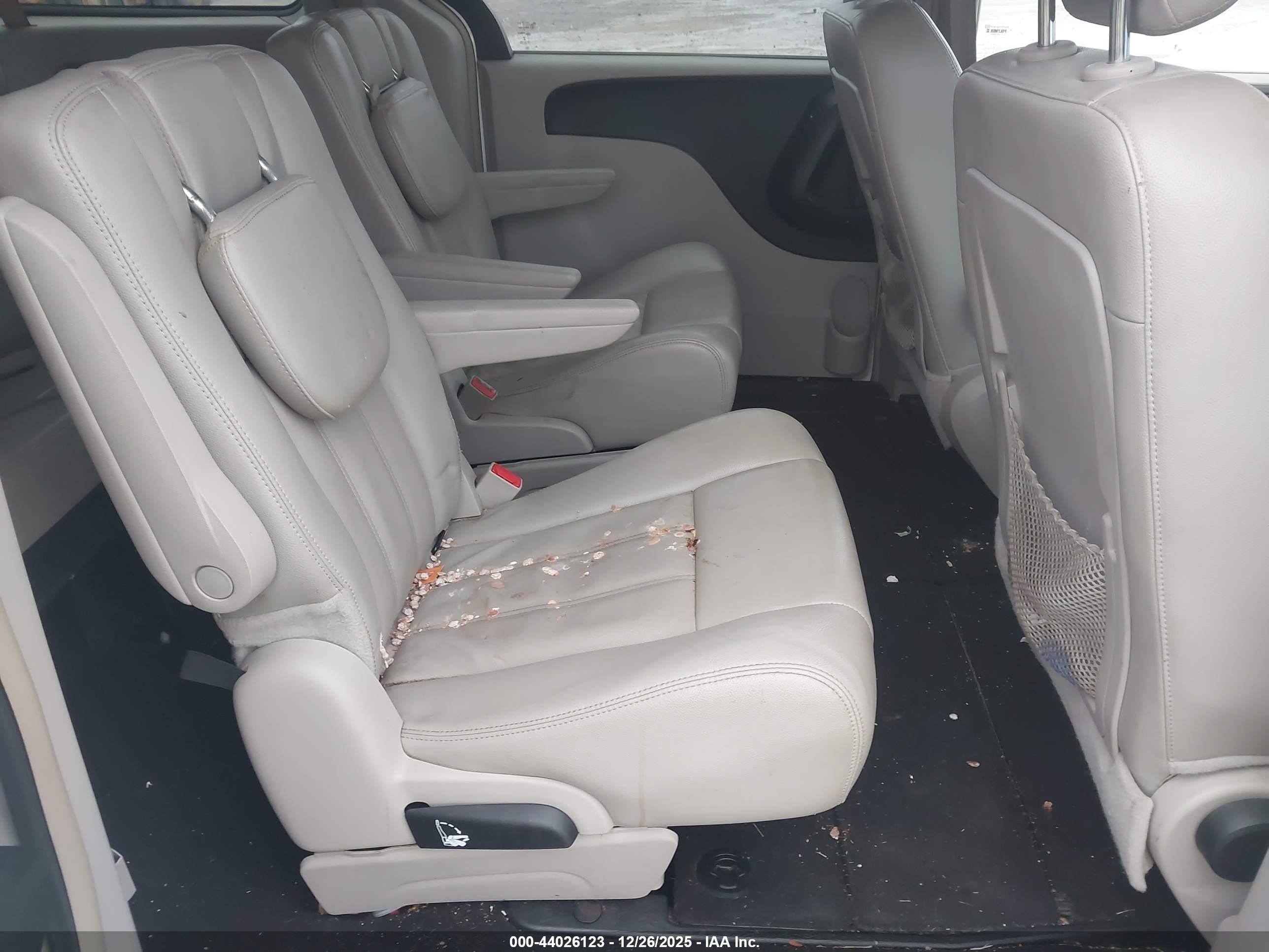 CHRYSLER TOWN image 8