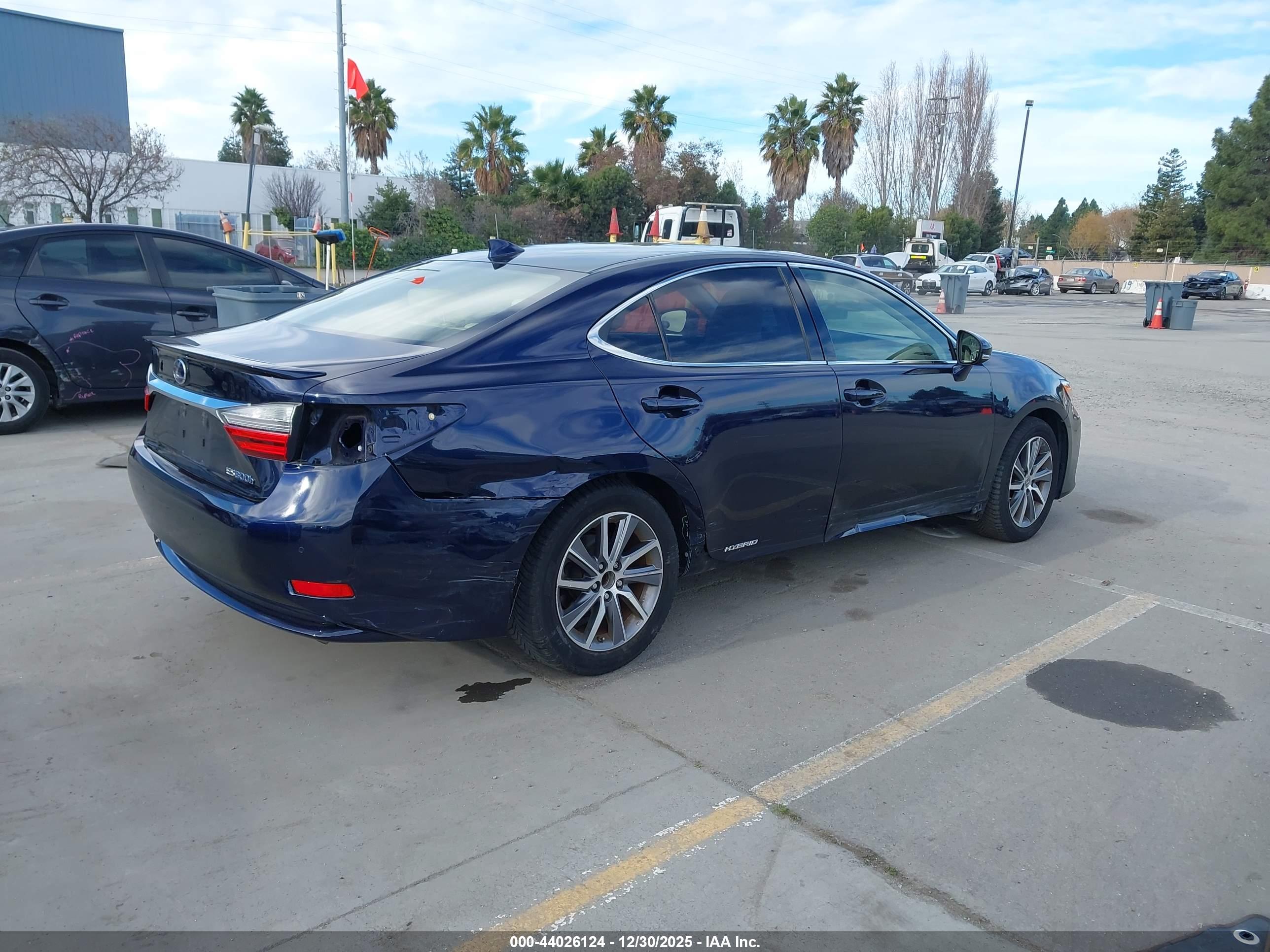 LEXUS ES image 4