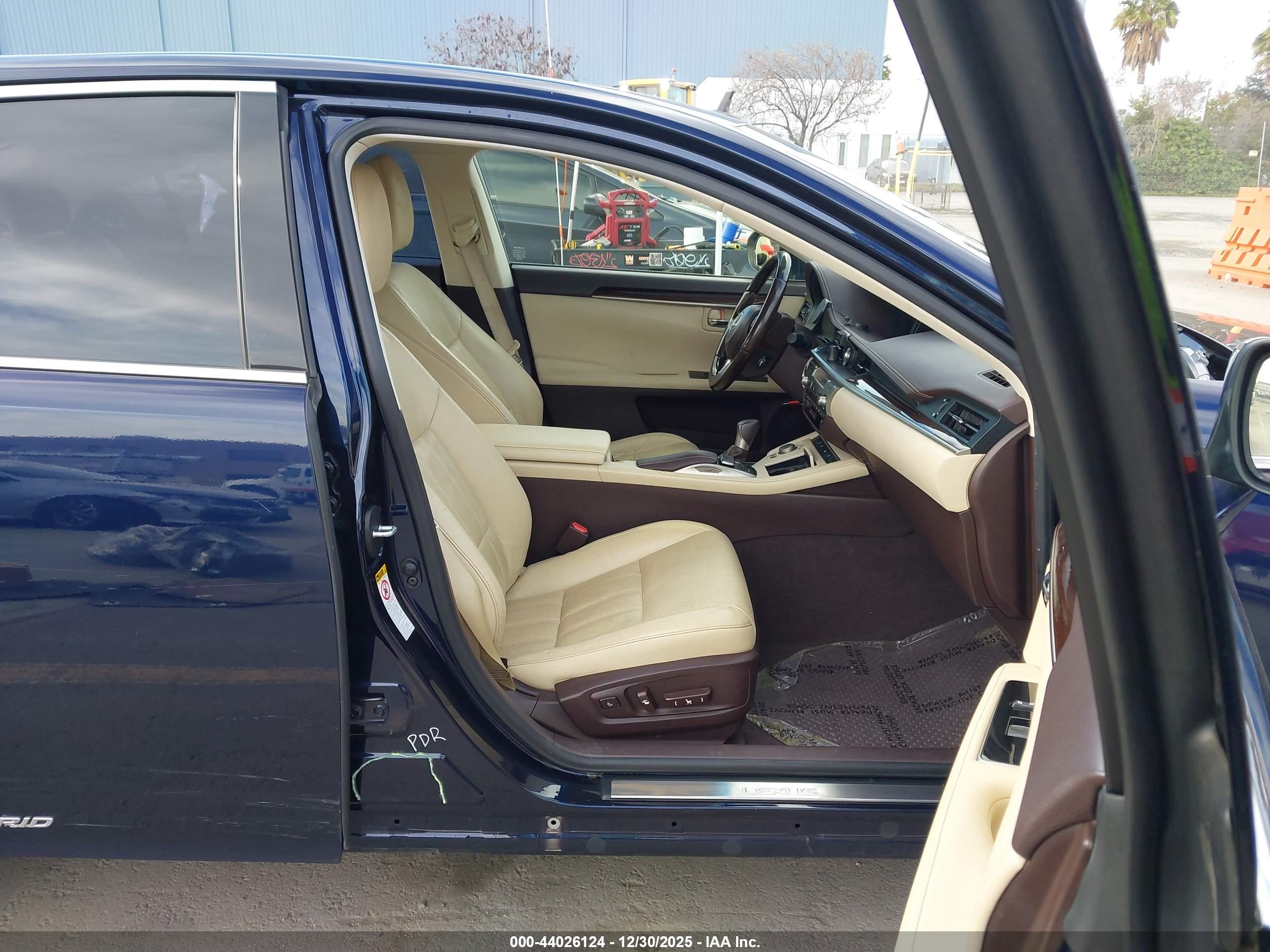 LEXUS ES image 5