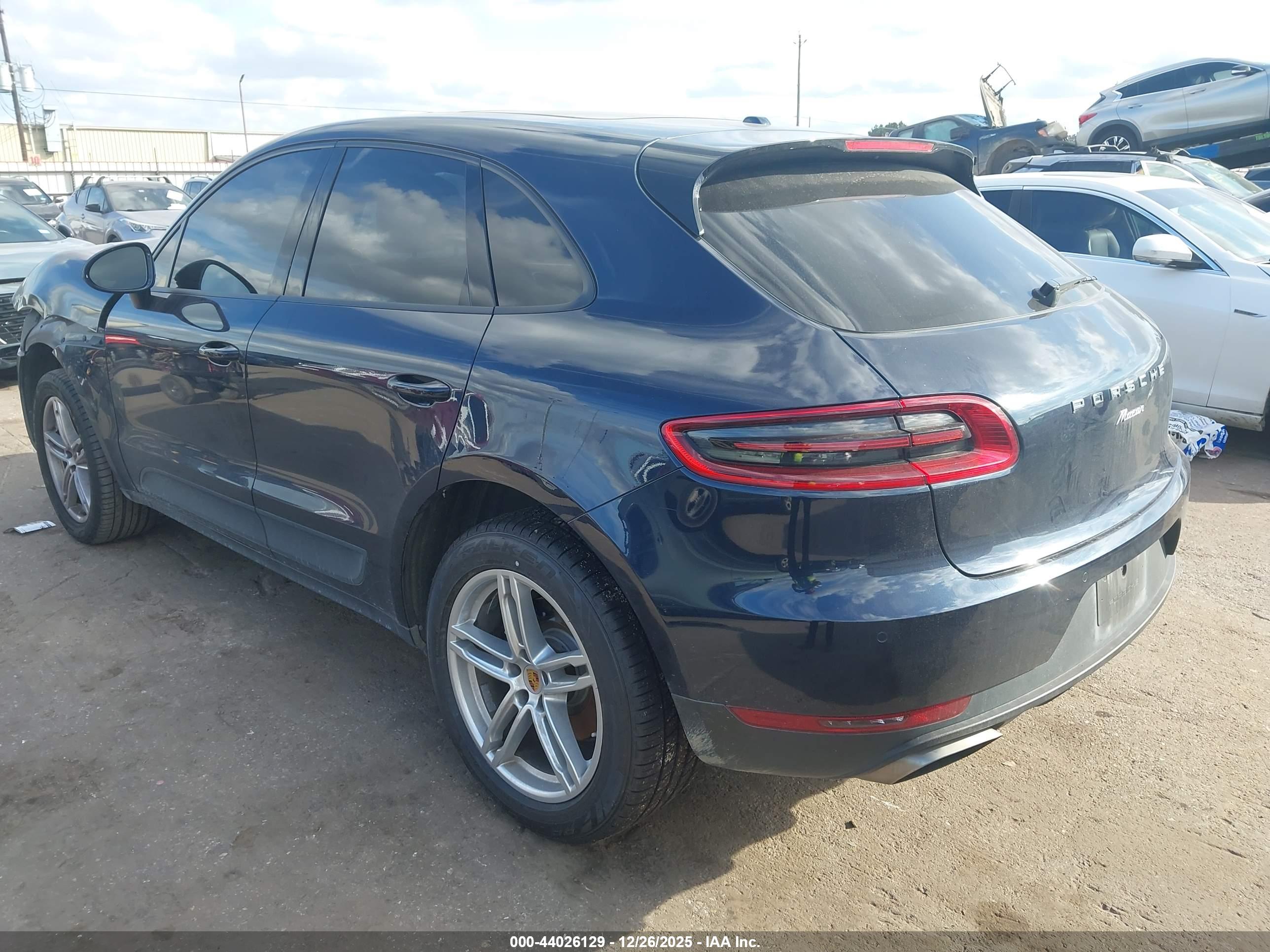 PORSCHE MACAN image 3