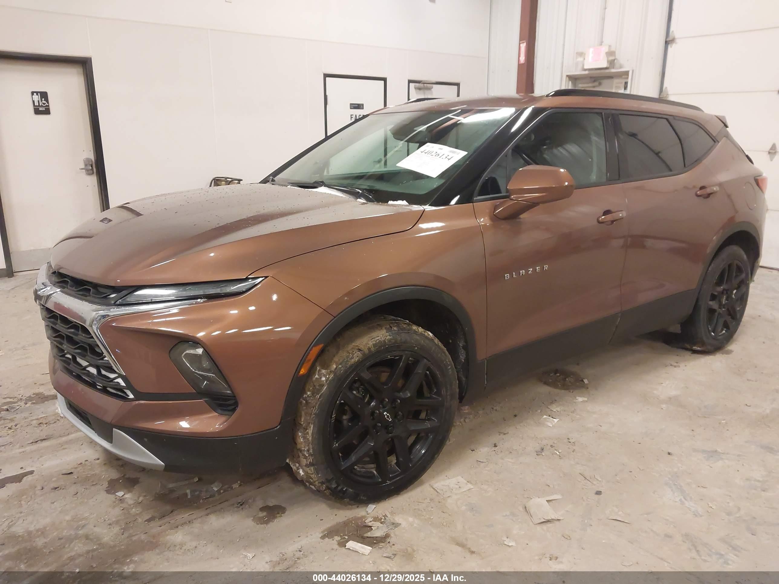CHEVROLET BLAZER image 2
