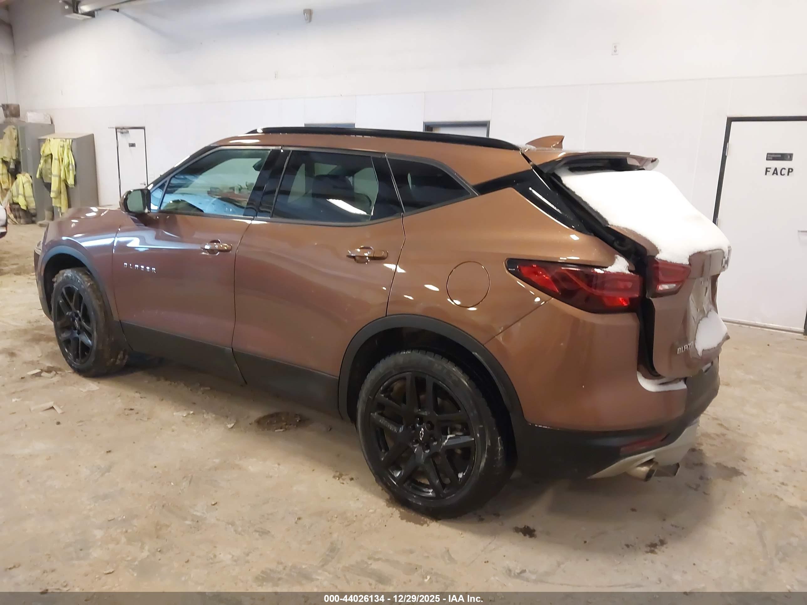 CHEVROLET BLAZER image 3