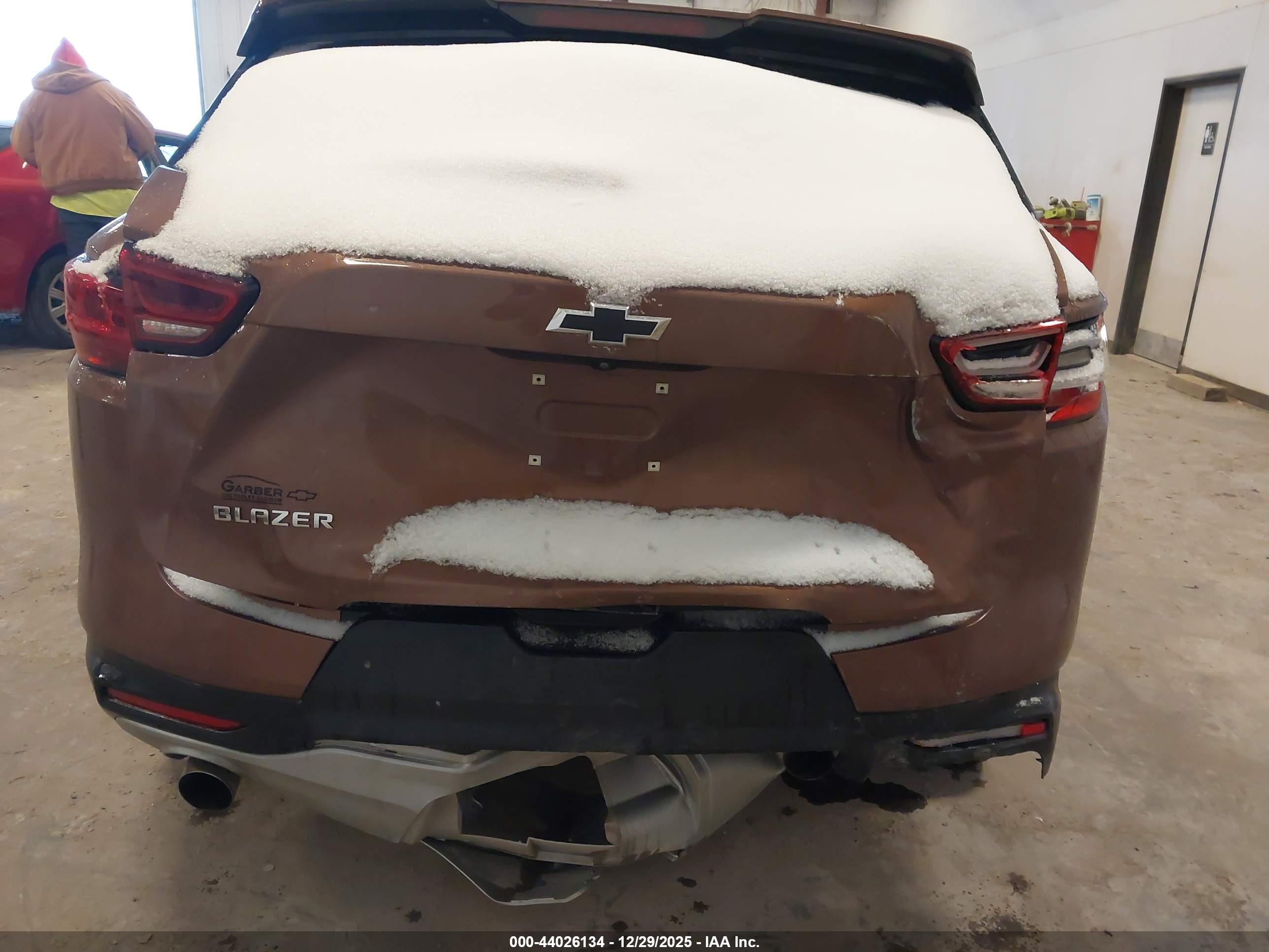 CHEVROLET BLAZER image 6