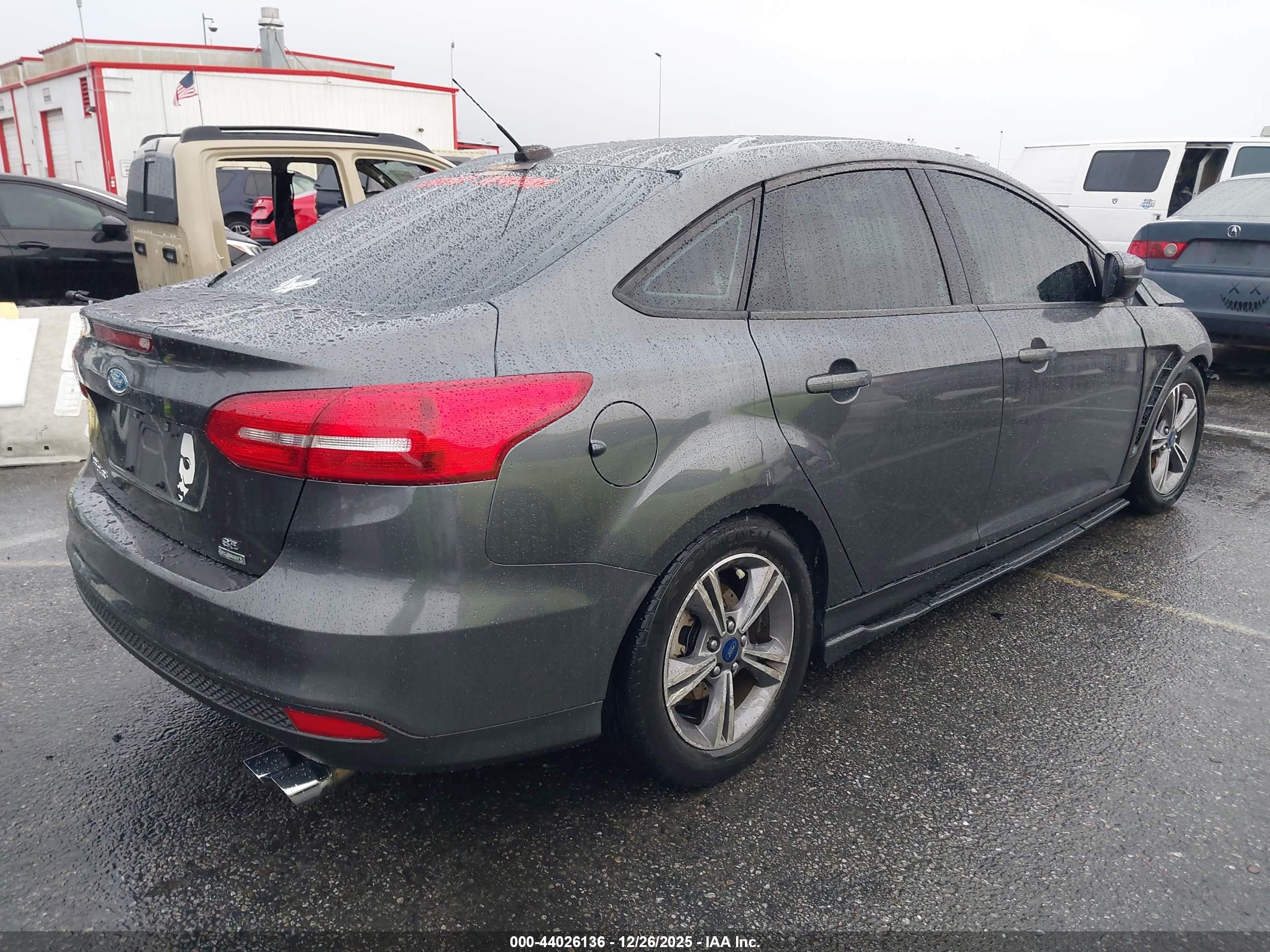 FORD FOCUS image 4