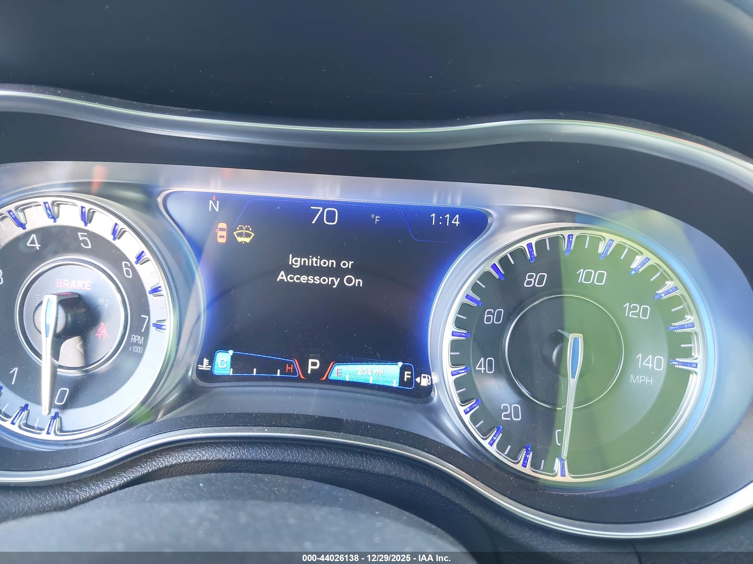 CHRYSLER 300 image 7